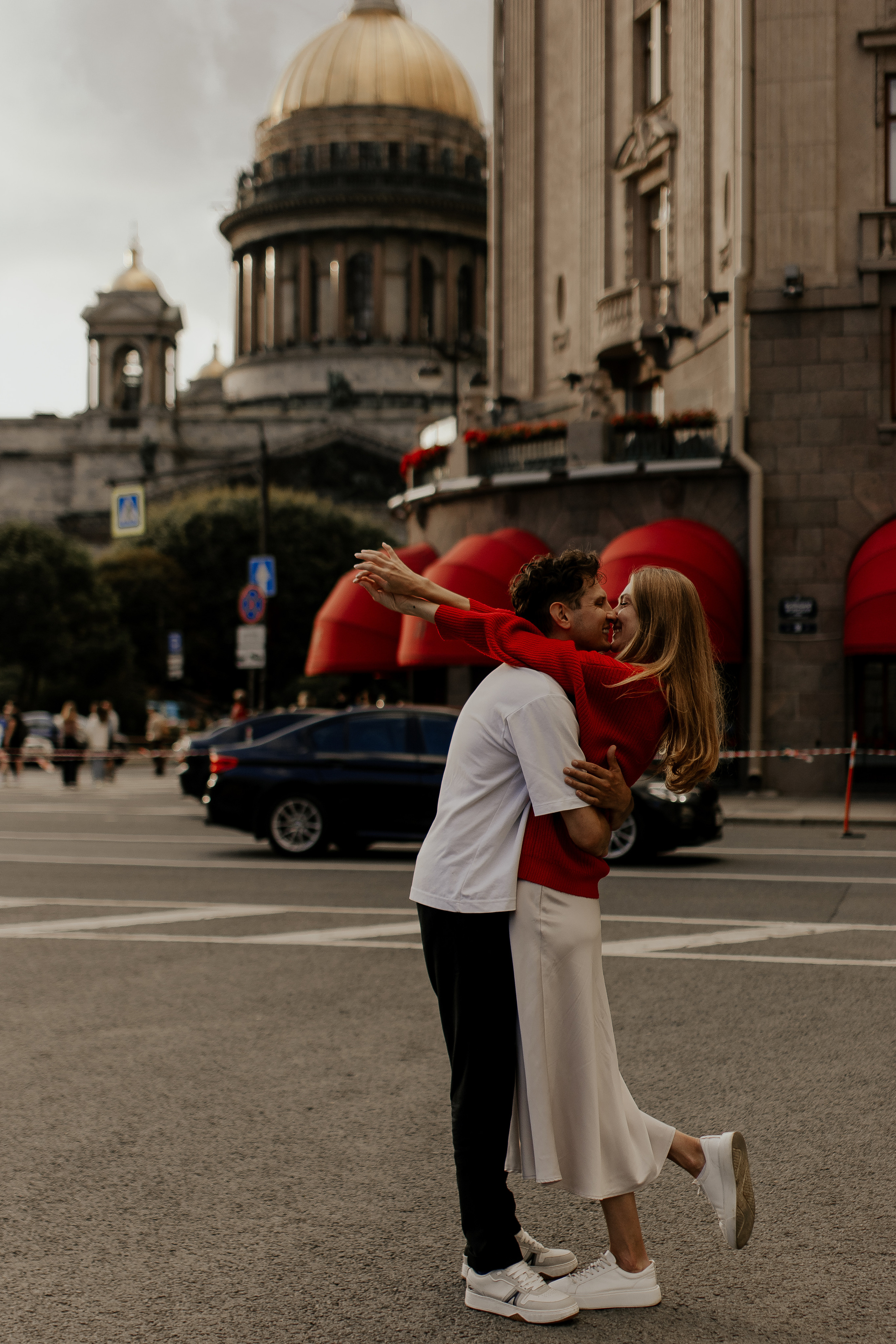 Прогулка влюбленных на кораблике по рекам и каналам. Фотограф в Санкт-Петербурге Лиза Семченкова