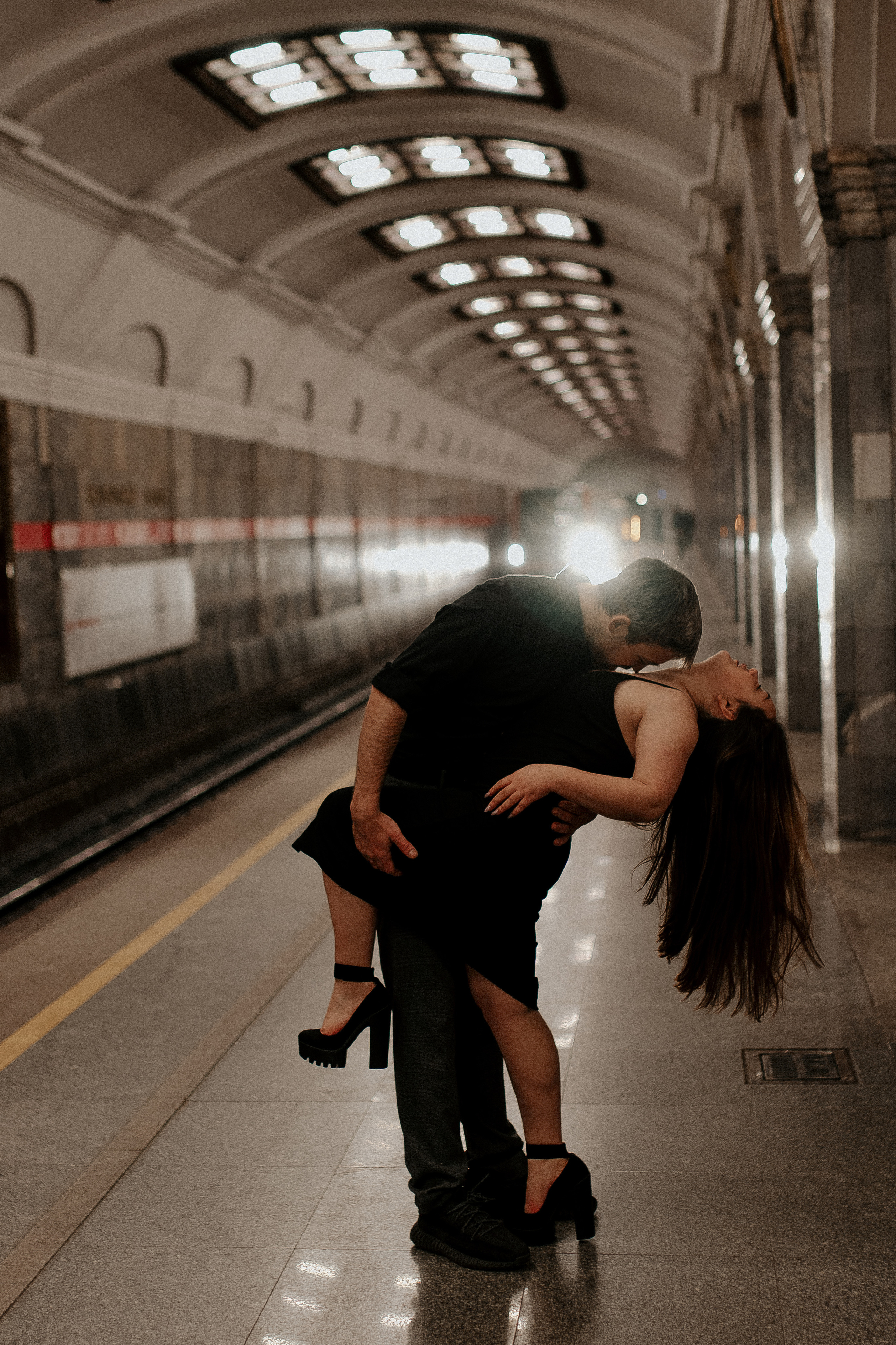 Lovestory в метро Петербурга. Фотограф в Санкт-Петербурге Лиза Семченкова