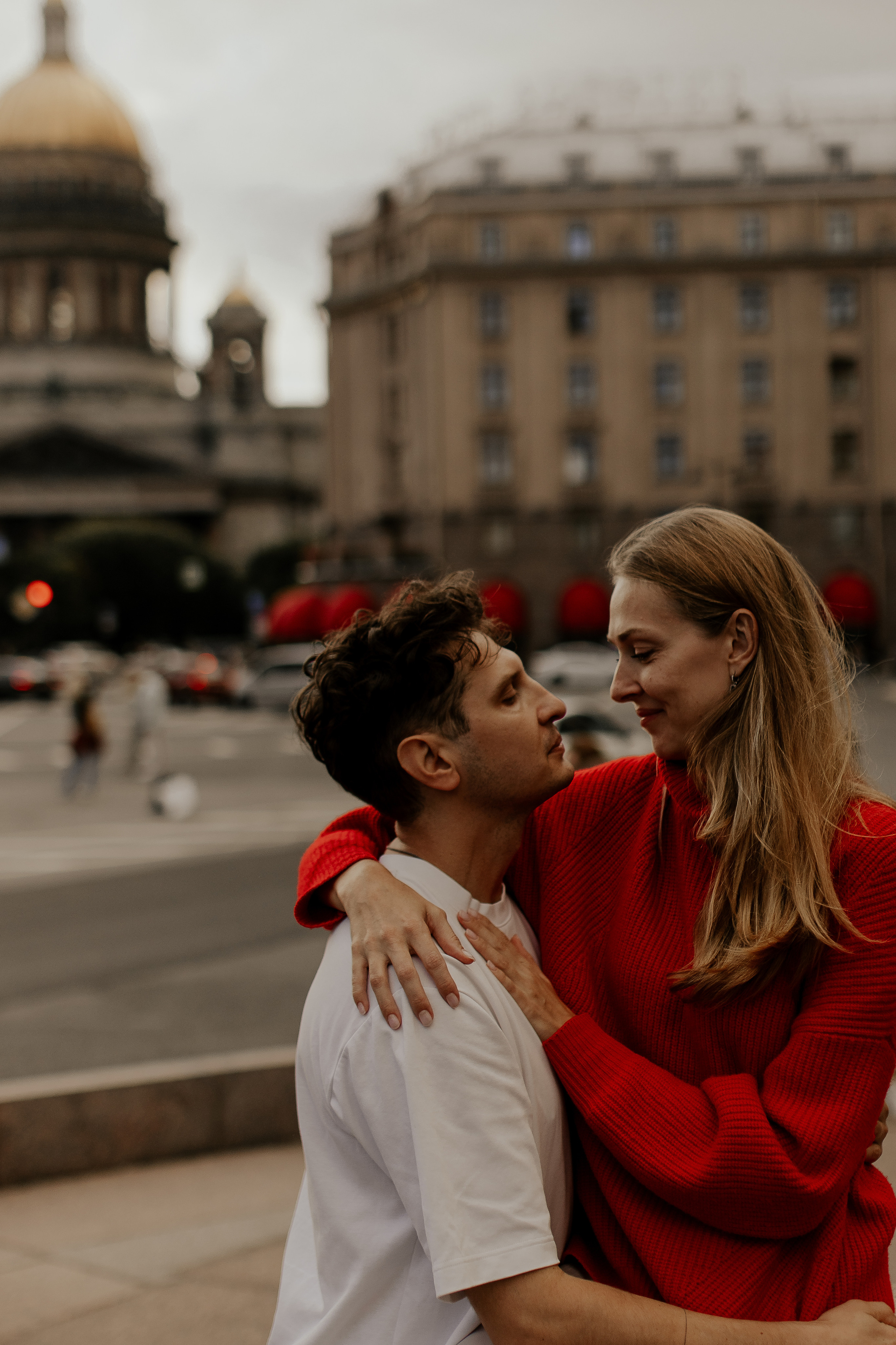Прогулка влюбленных на кораблике по рекам и каналам. Фотограф в Санкт-Петербурге Лиза Семченкова