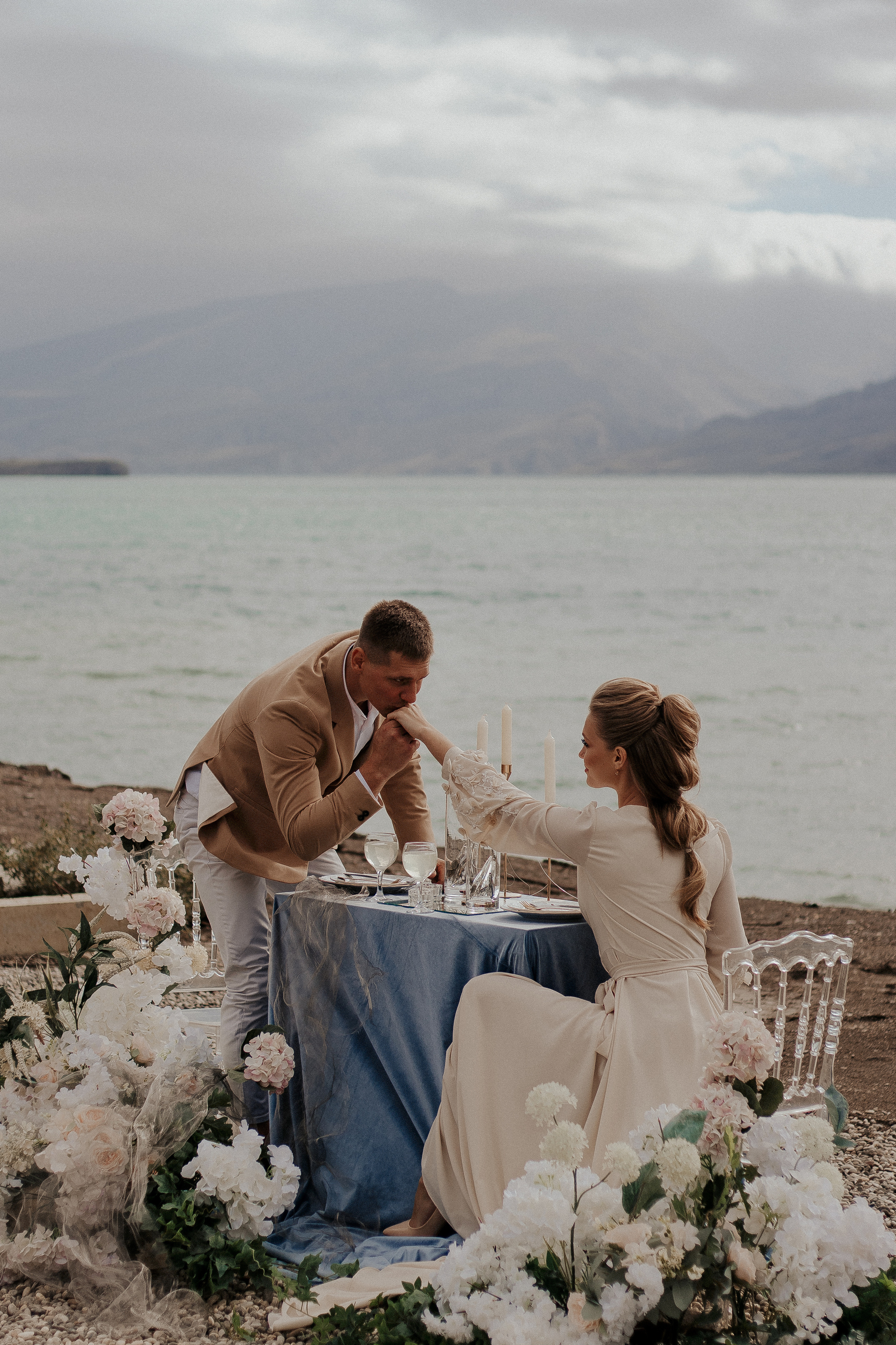 Море внутри — свадебная фотосессия у озера в Дагестане. Фотограф в Санкт-Петербурге Лиза Семченкова