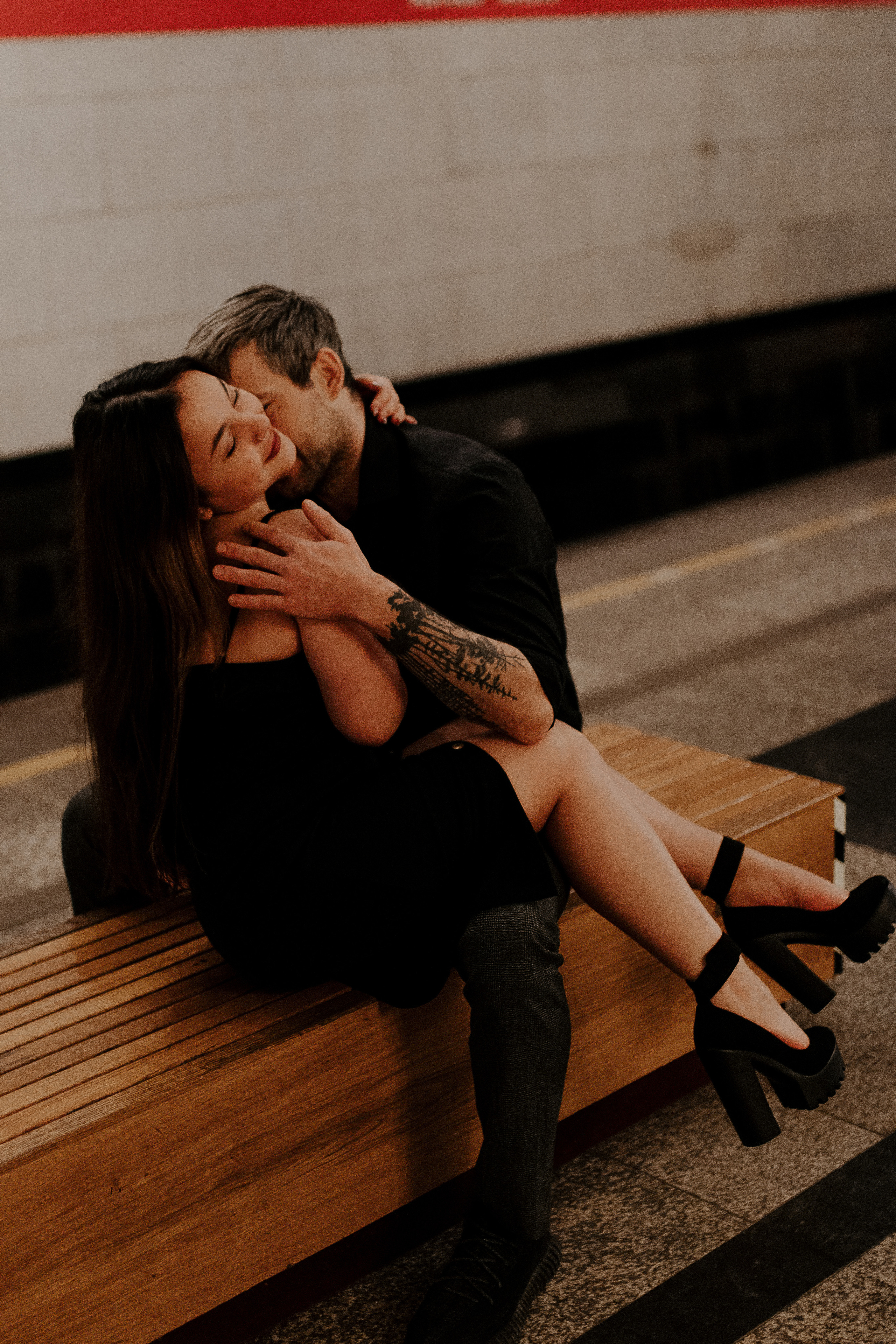 Lovestory в метро Петербурга. Фотограф в Санкт-Петербурге Лиза Семченкова