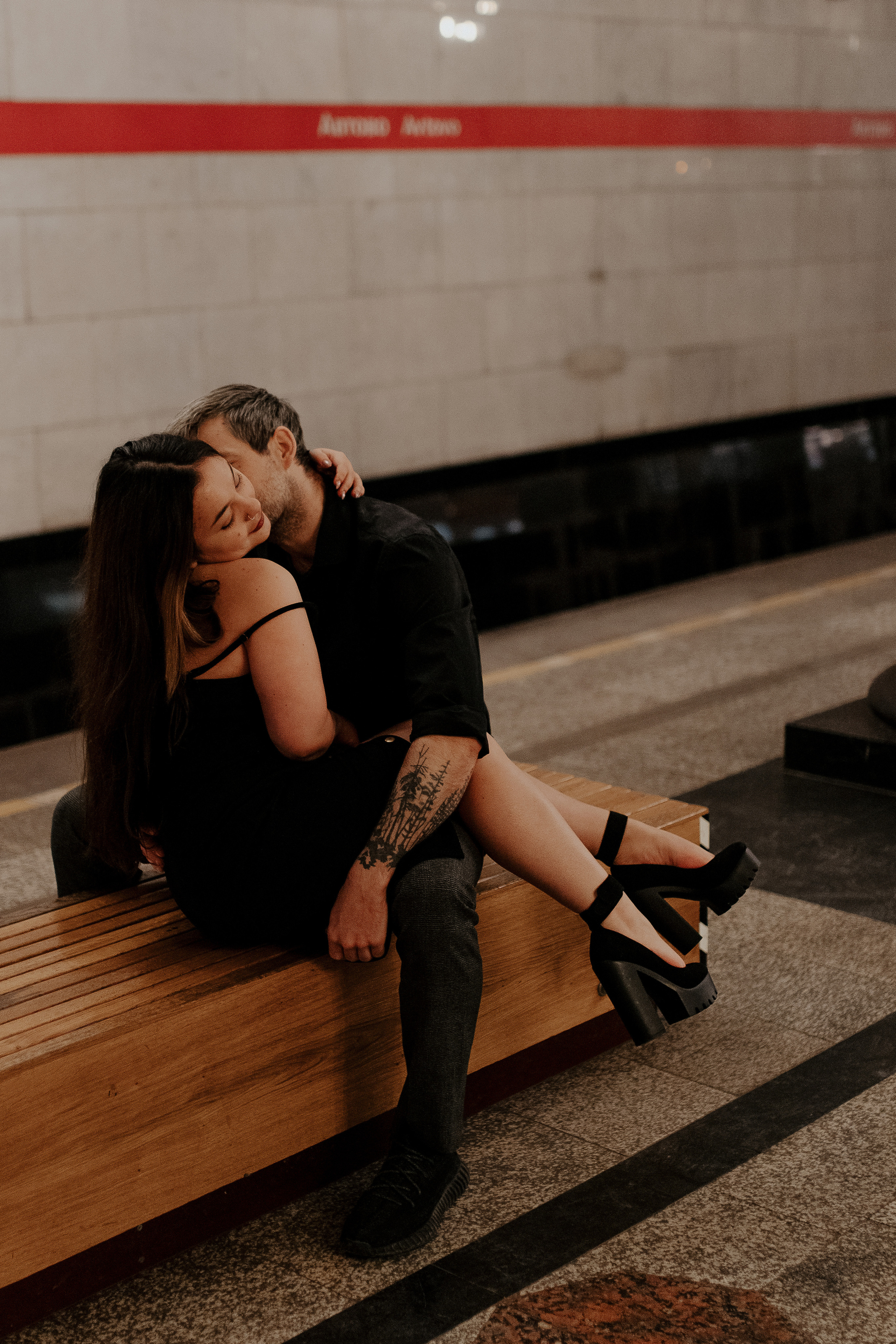 Lovestory в метро Петербурга. Фотограф в Санкт-Петербурге Лиза Семченкова