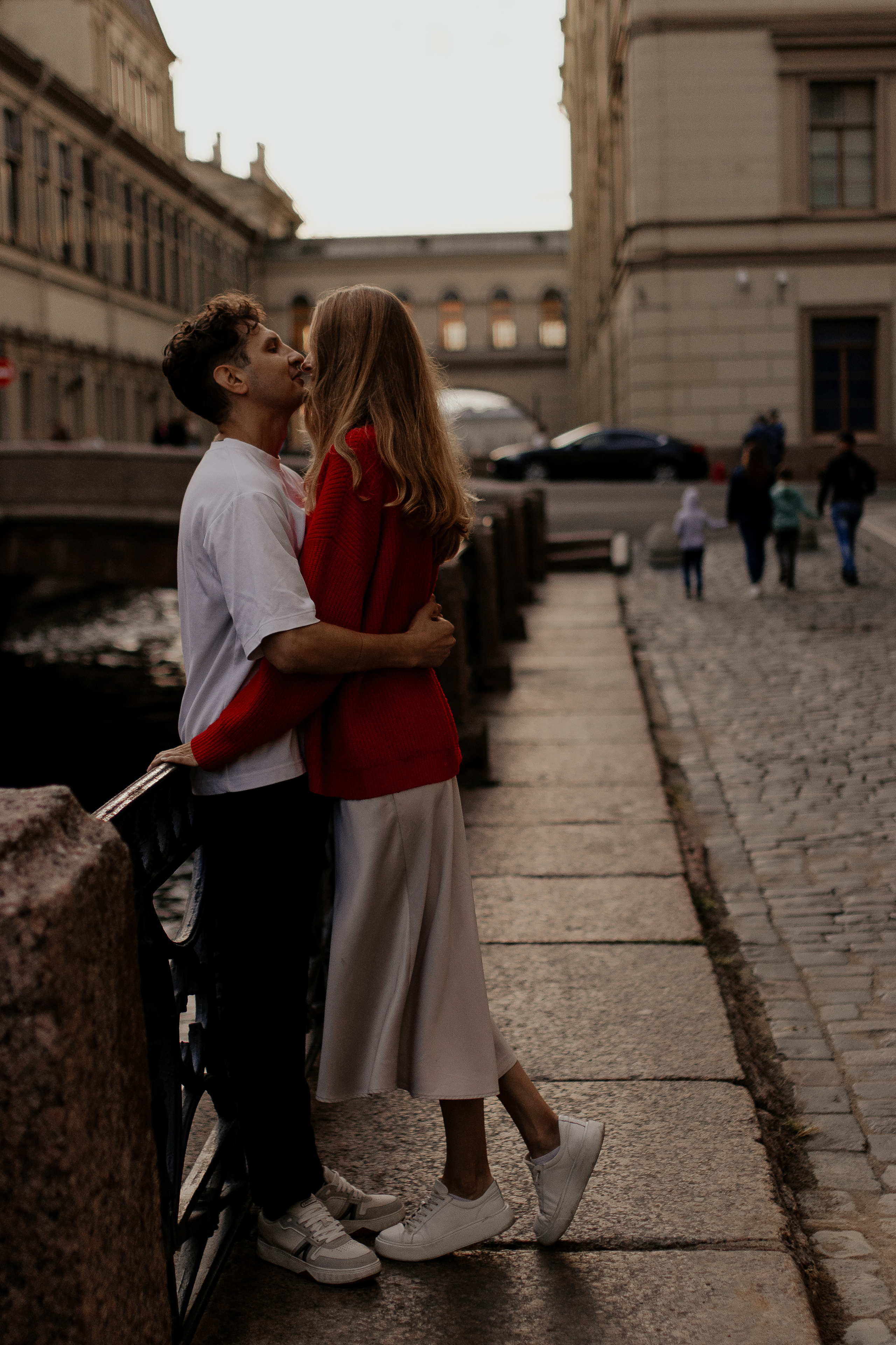 Прогулка влюбленных на кораблике по рекам и каналам. Фотограф в Санкт-Петербурге Лиза Семченкова