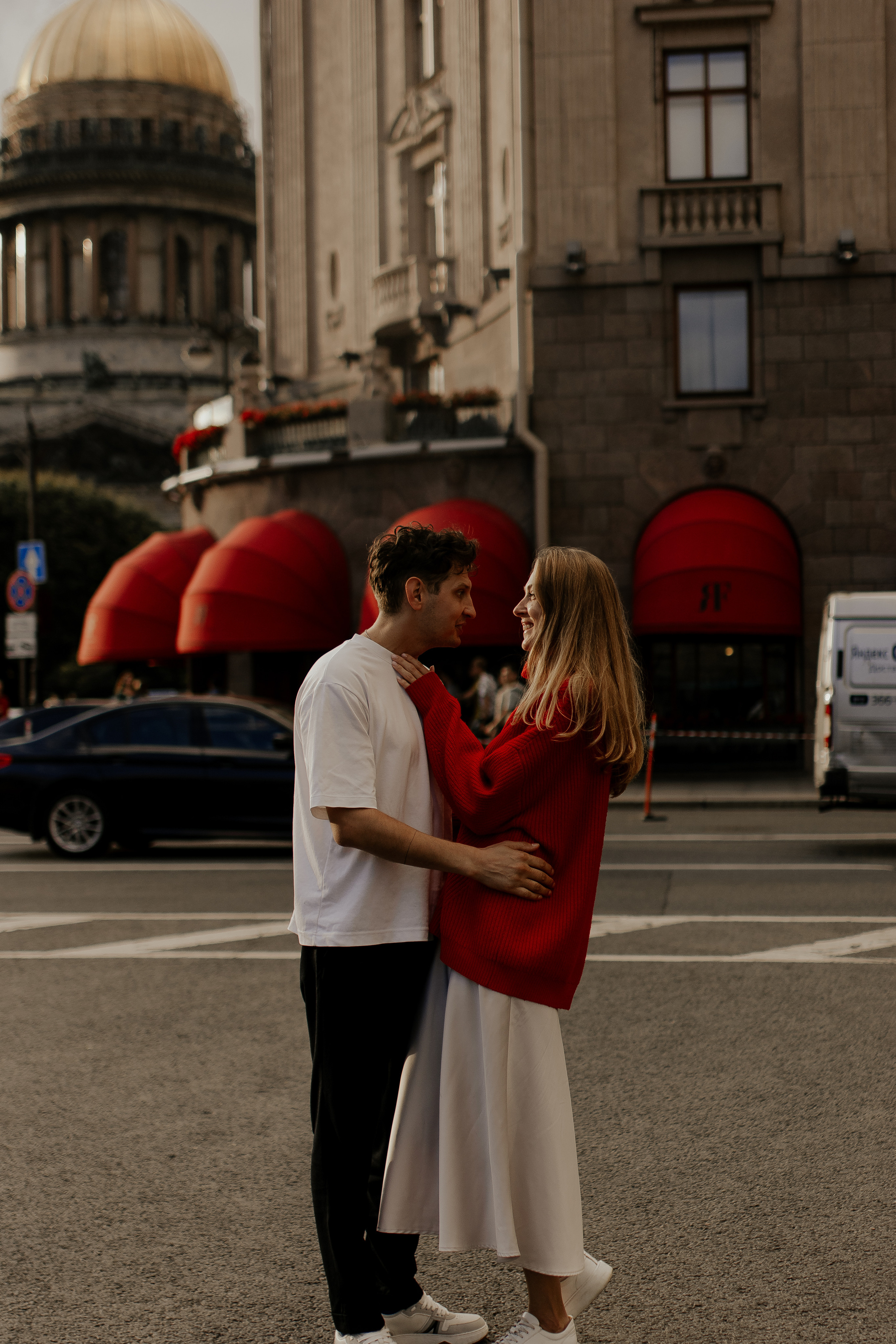 Прогулка влюбленных на кораблике по рекам и каналам. Фотограф в Санкт-Петербурге Лиза Семченкова