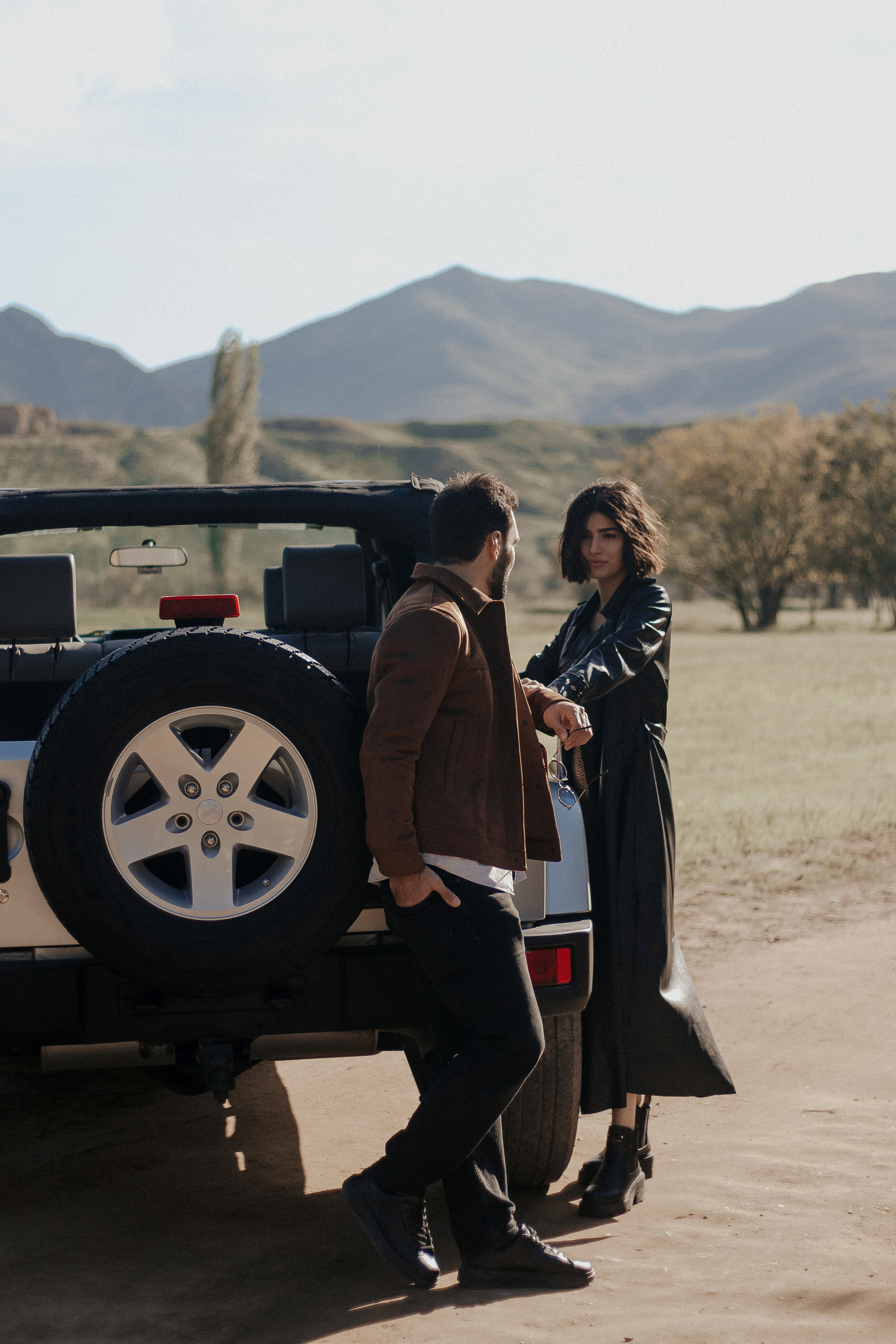 Лавстори с джипом на сафари. Фотограф в Санкт-Петербурге Лиза Семченкова