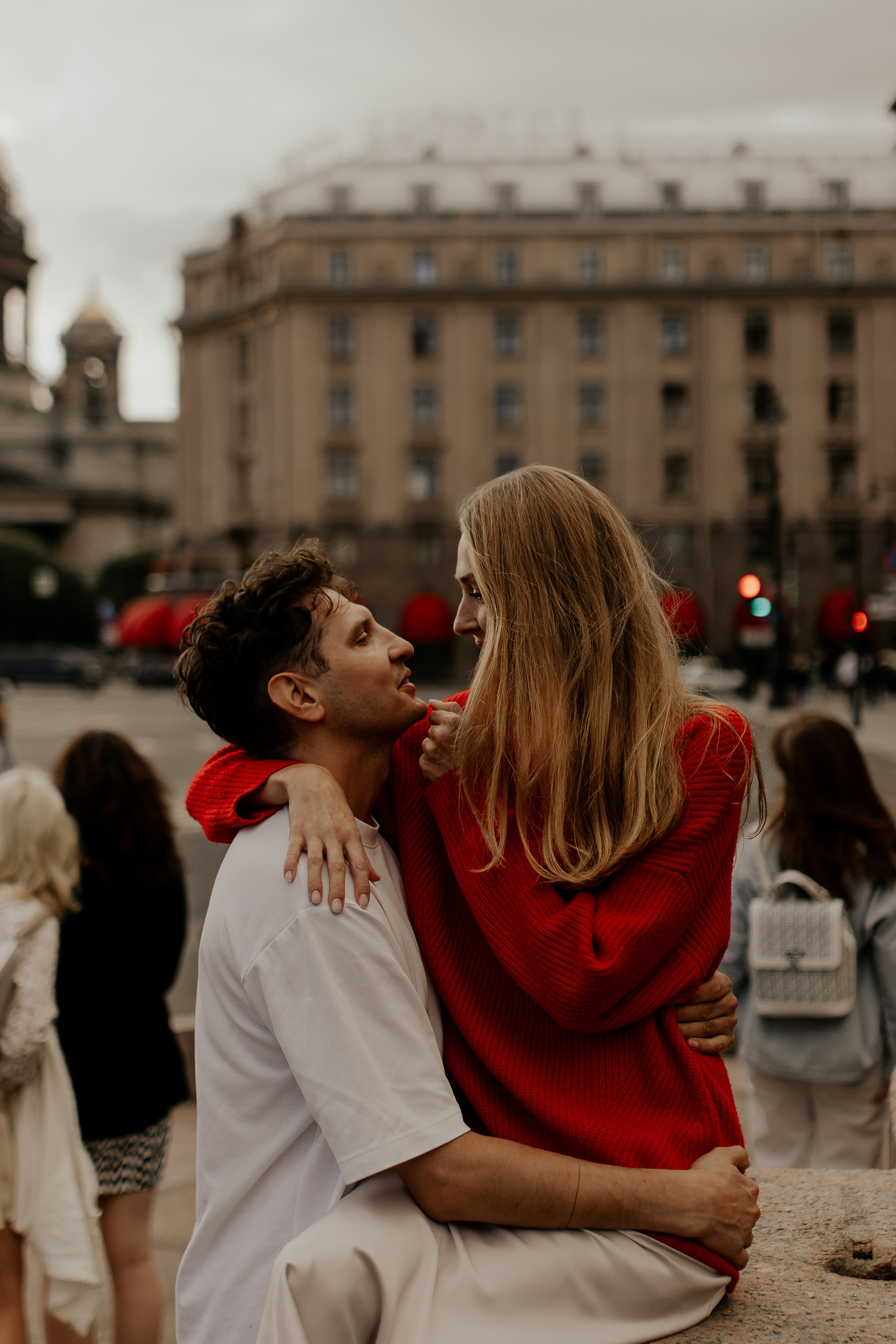 Прогулка влюбленных на кораблике по рекам и каналам. Фотограф в Санкт-Петербурге Лиза Семченкова