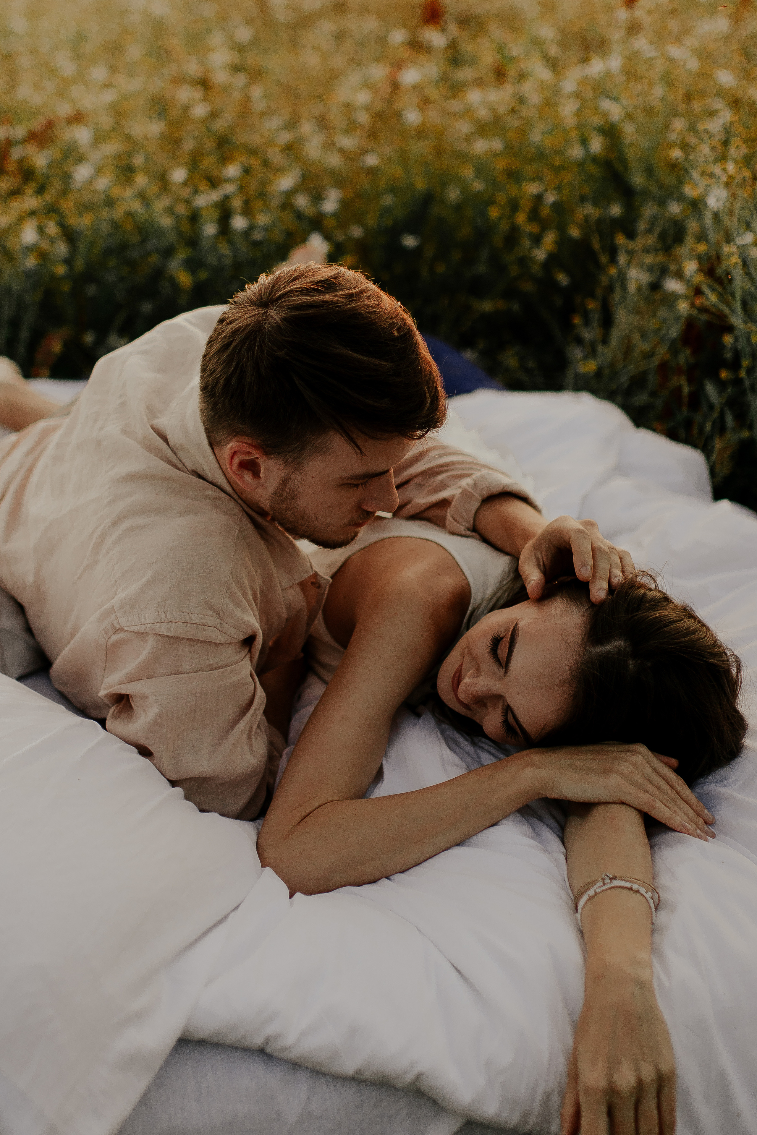 Нежная история любви в поле. Фотограф в Санкт-Петербурге Лиза Семченкова