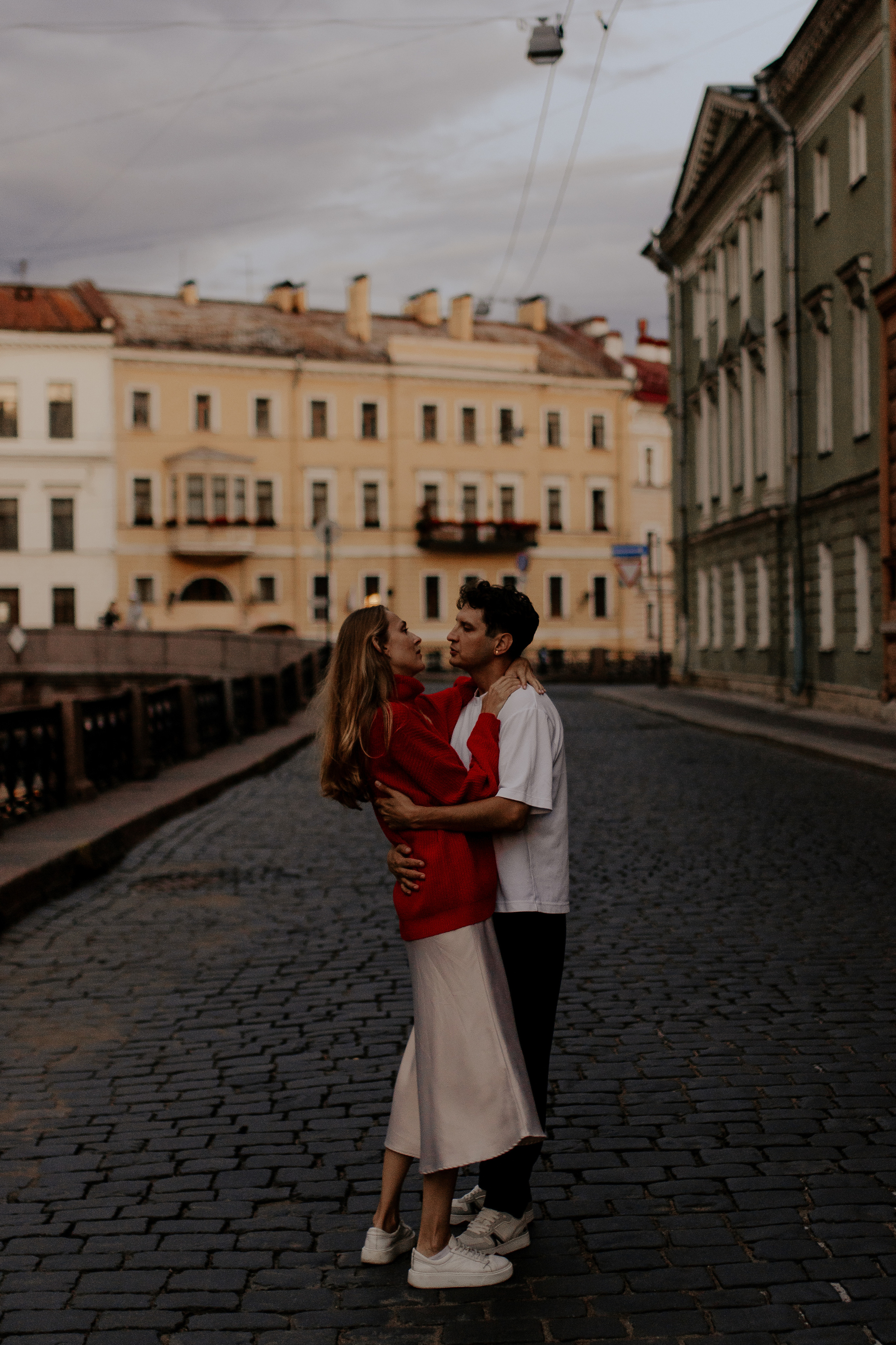 Прогулка влюбленных на кораблике по рекам и каналам. Фотограф в Санкт-Петербурге Лиза Семченкова