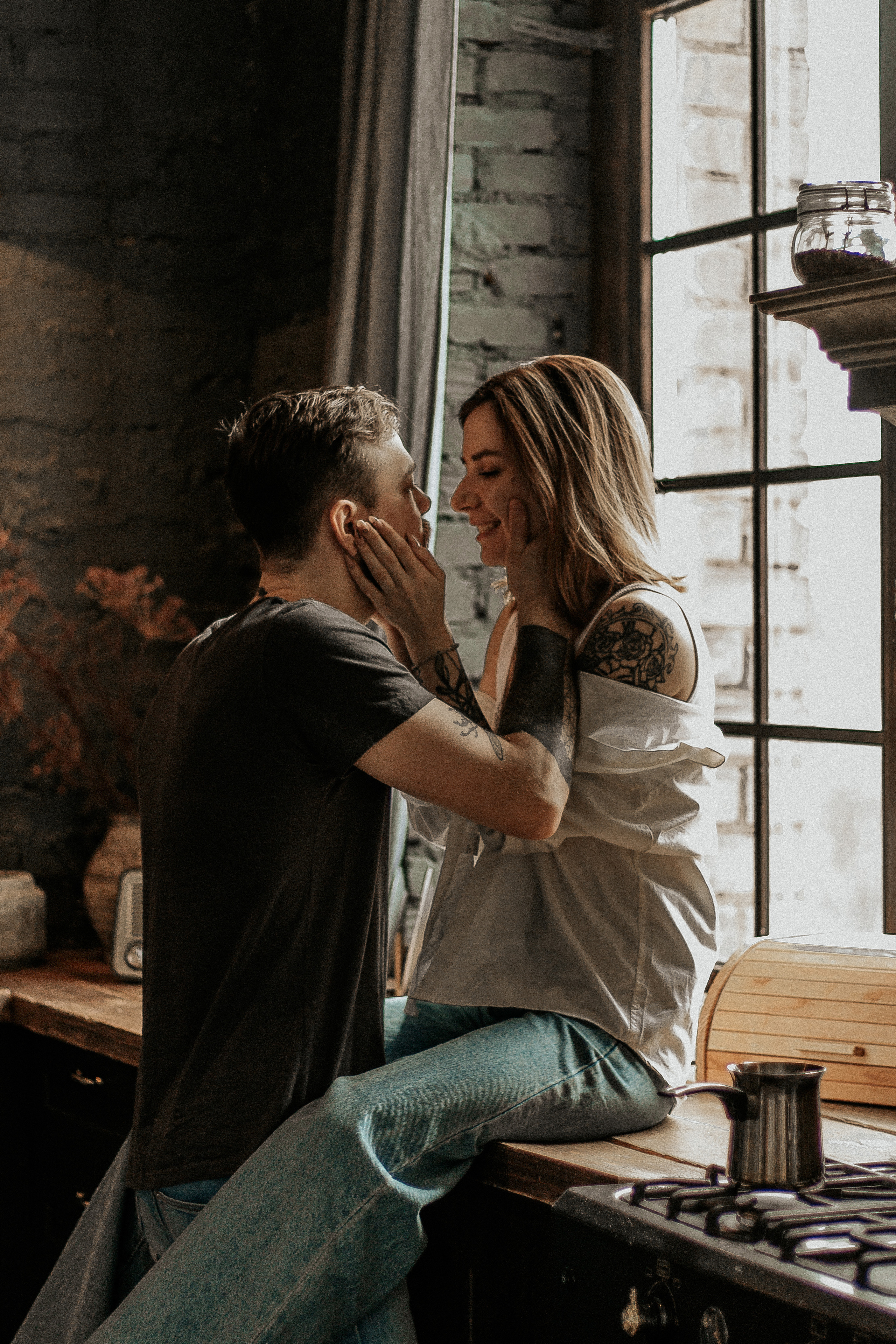 Лайфстайл фотосессия для двоих на кухне. Фотограф в Санкт-Петербурге Лиза Семченкова