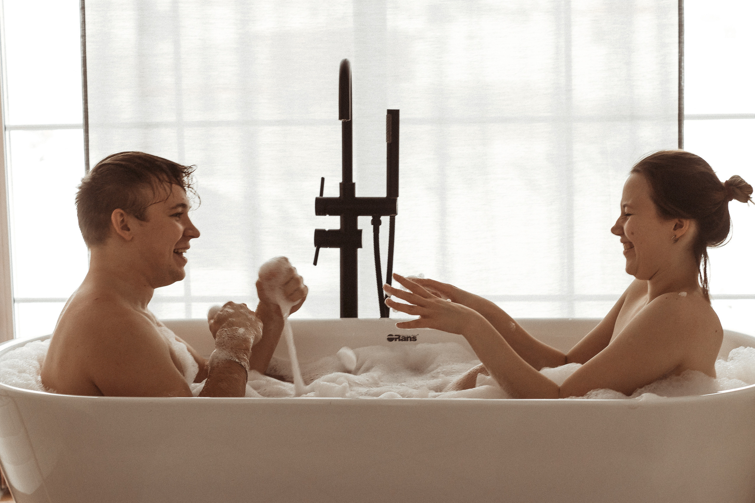 Нежная съемка в ванне для двоих. Фотограф в Санкт-Петербурге Лиза Семченкова