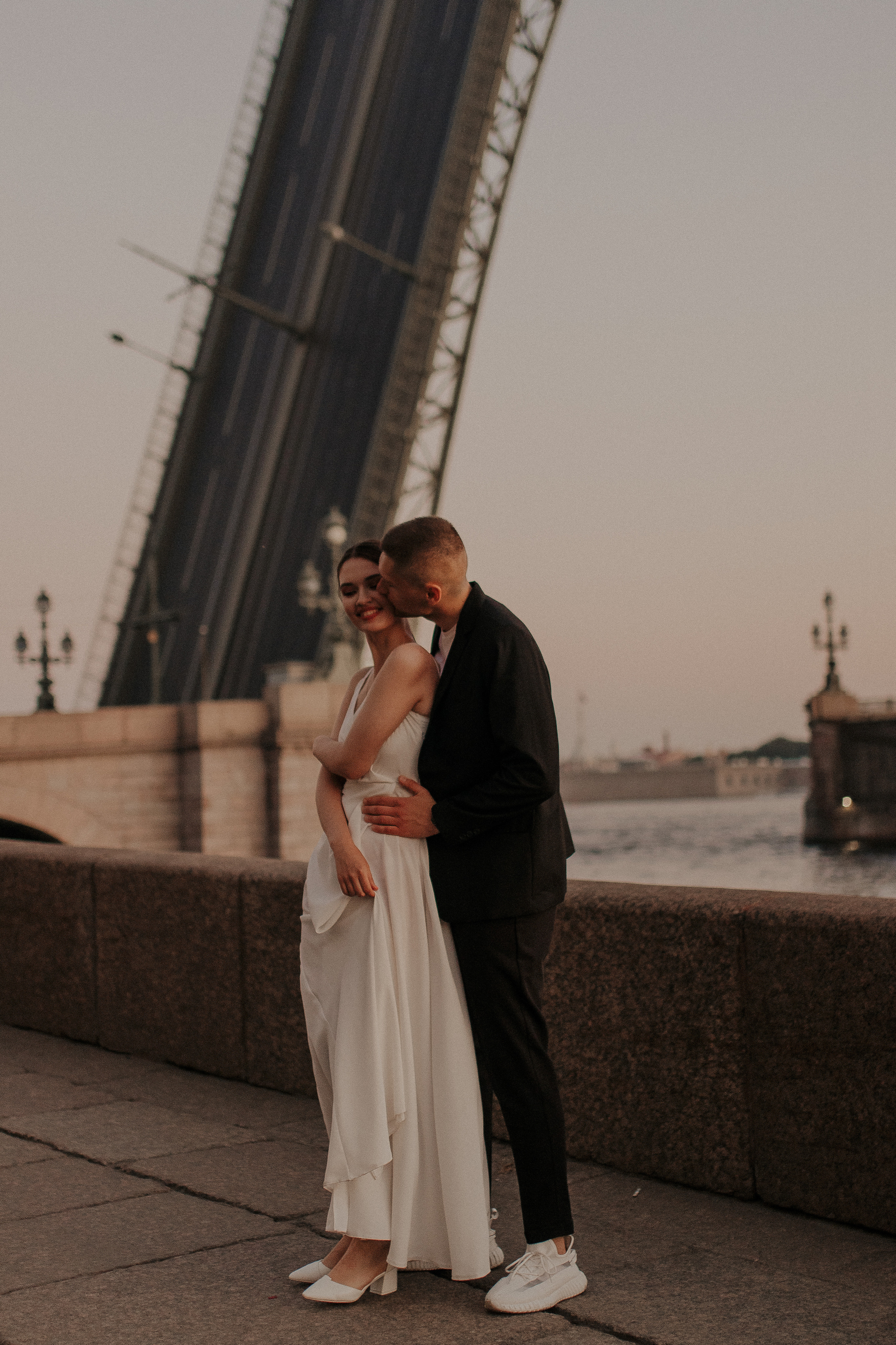 Свадебная фотосессия у разводных мостов. Фотограф в Санкт-Петербурге Лиза Семченкова