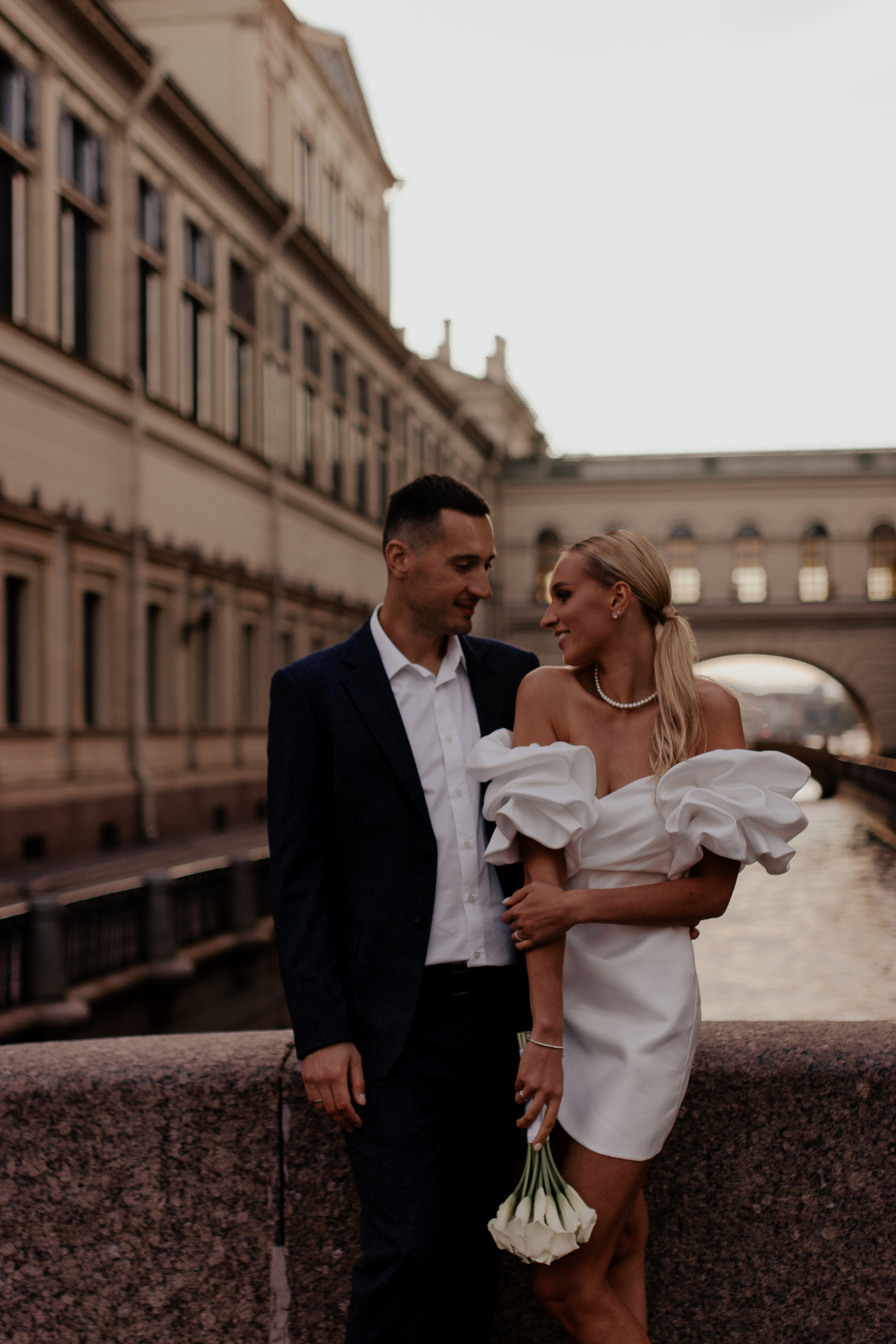 Свадебная прогулка по улицам Петербурга. Фотограф в Санкт-Петербурге Лиза Семченкова