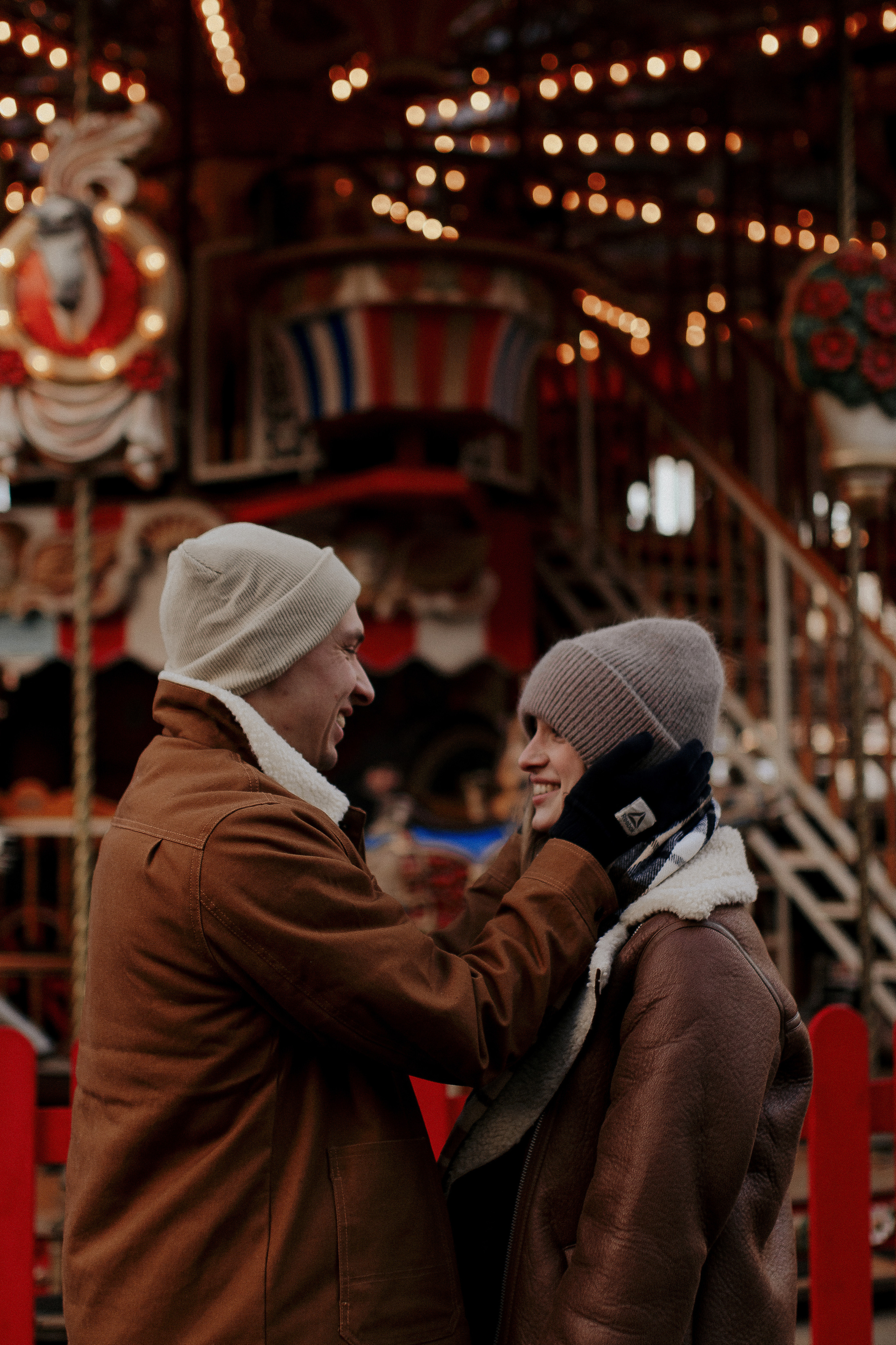 Двое на новогодней ярмарке. Фотограф в Санкт-Петербурге Лиза Семченкова