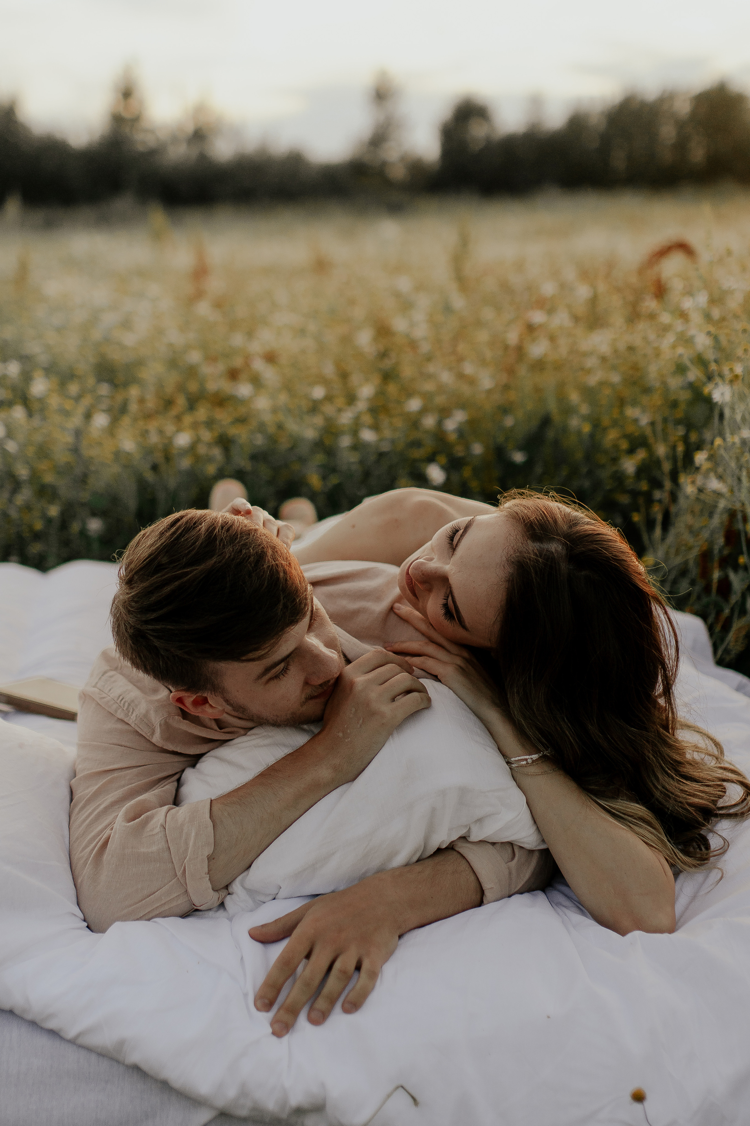 Нежная история любви в поле. Фотограф в Санкт-Петербурге Лиза Семченкова