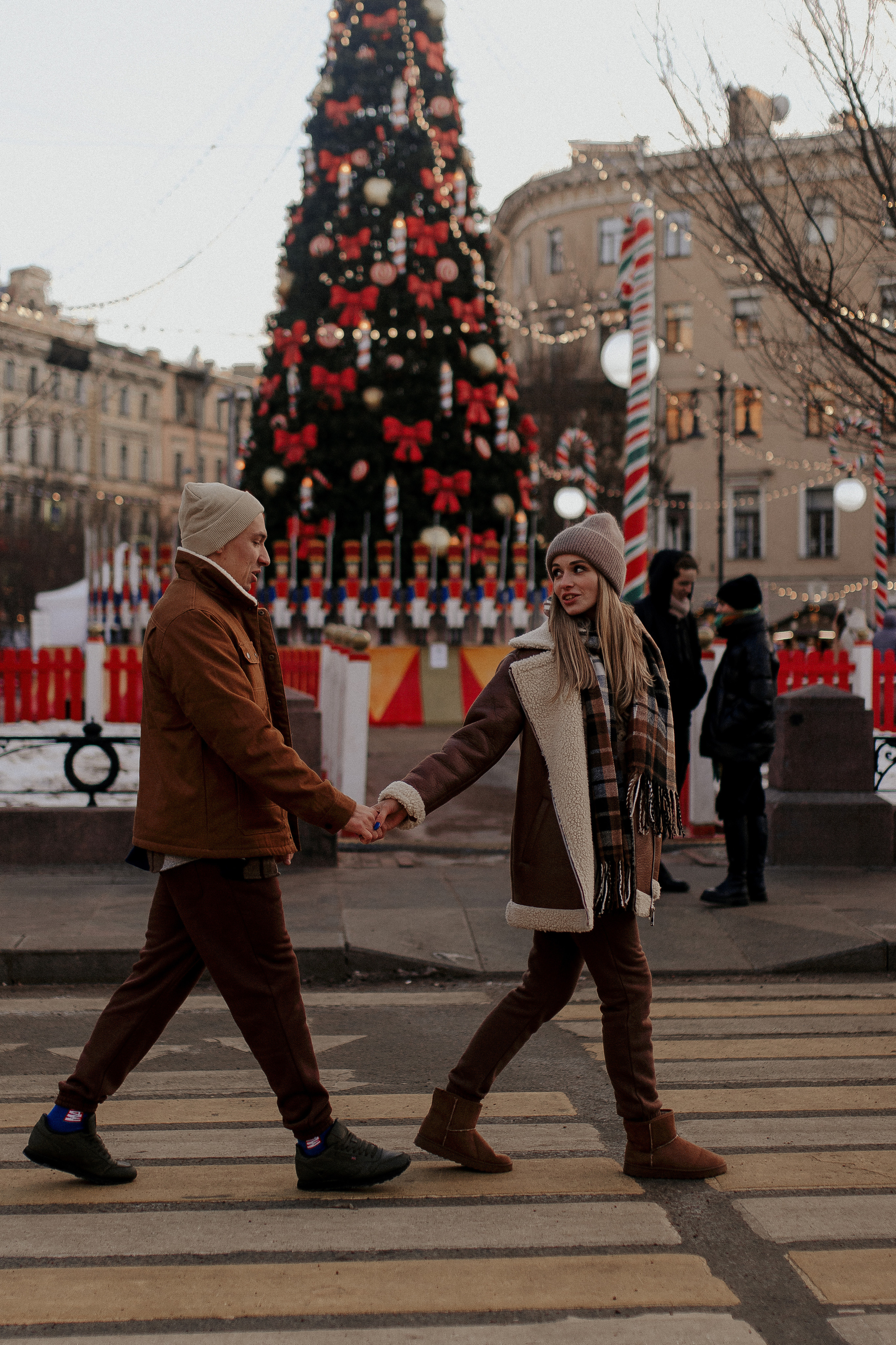 Двое на новогодней ярмарке. Фотограф в Санкт-Петербурге Лиза Семченкова