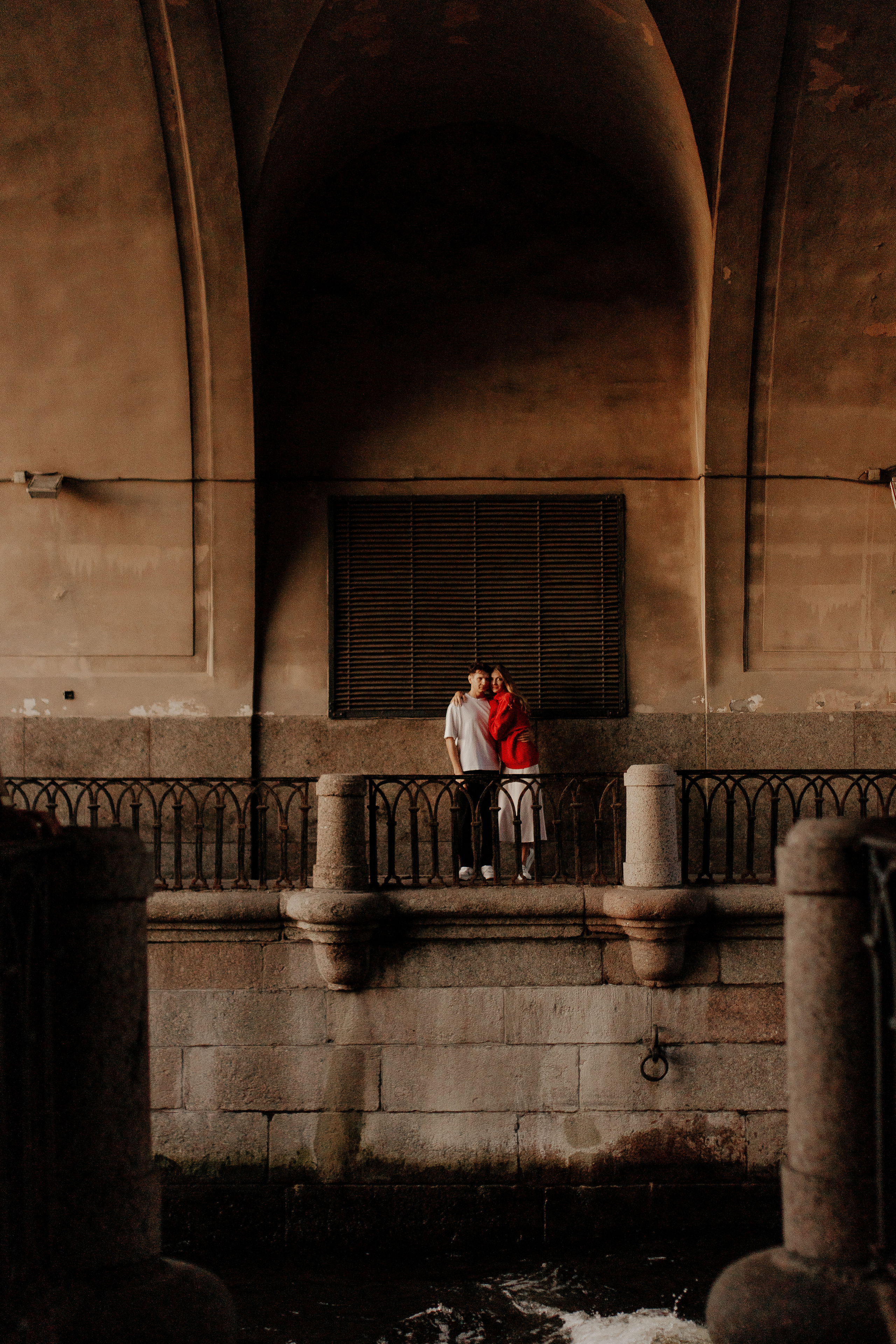 Прогулка влюбленных на кораблике по рекам и каналам. Фотограф в Санкт-Петербурге Лиза Семченкова