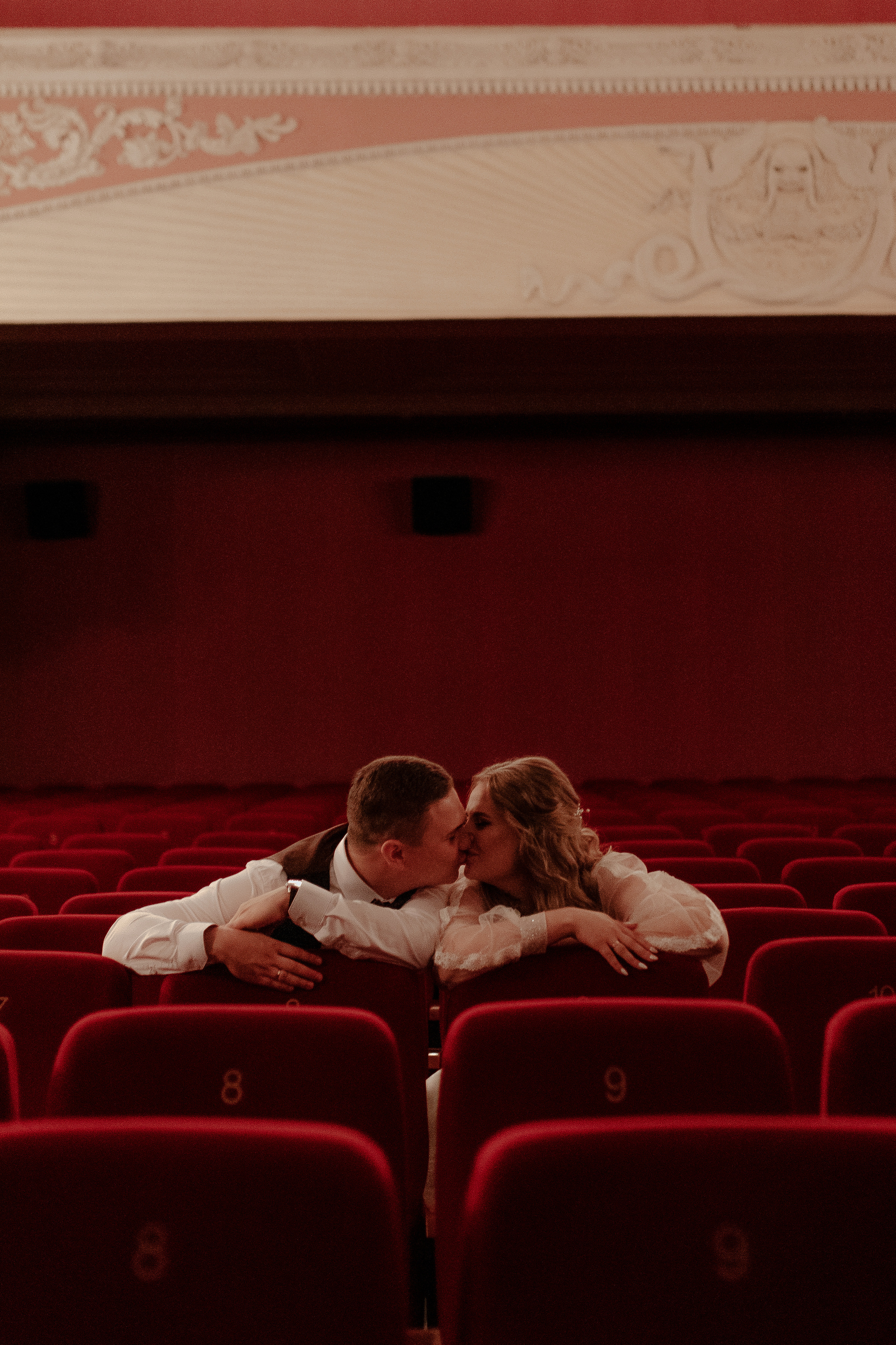 Свадебная съемка в кинотеатре Петербурга. Фотограф в Санкт-Петербурге Лиза Семченкова