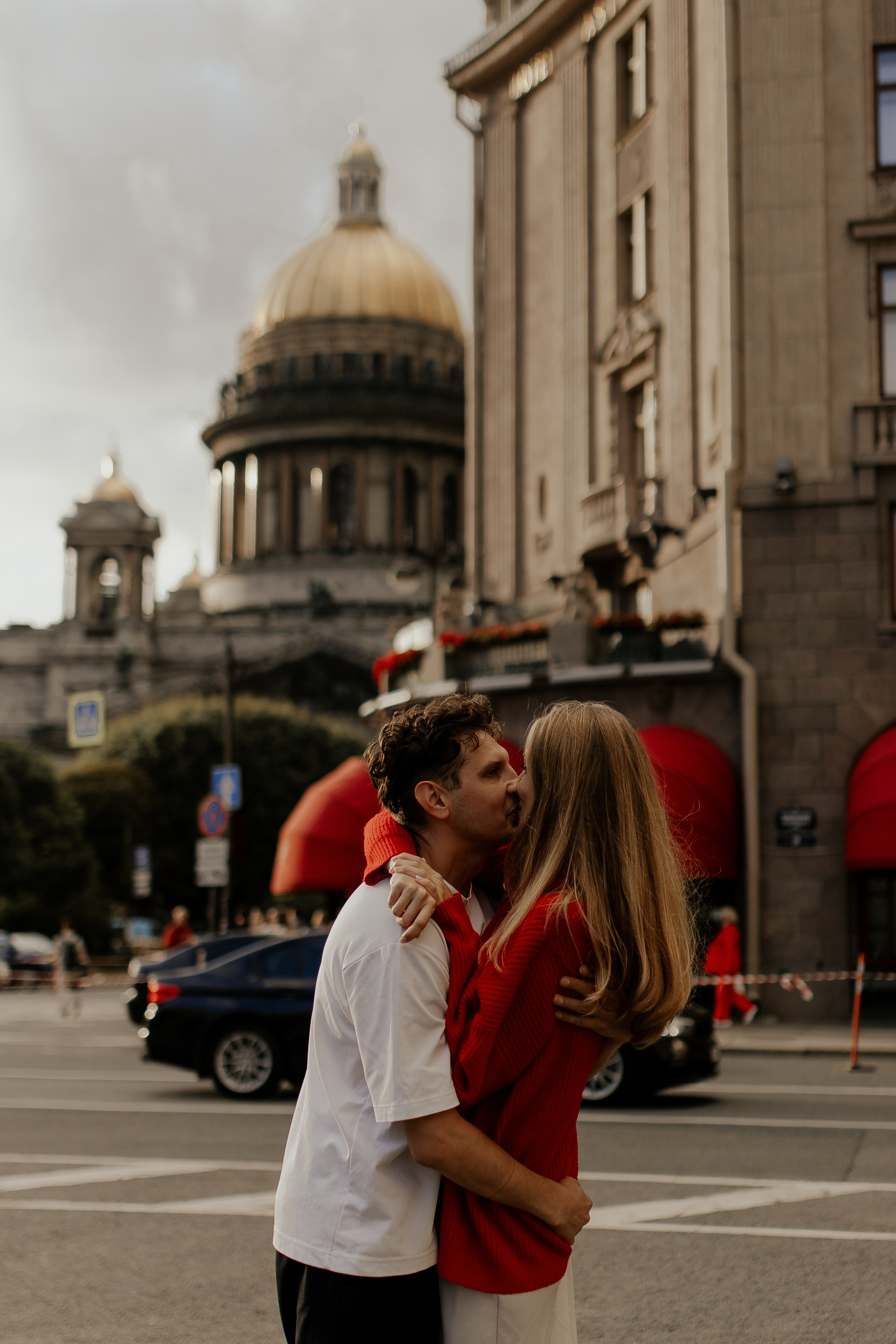 Прогулка влюбленных на кораблике по рекам и каналам. Фотограф в Санкт-Петербурге Лиза Семченкова