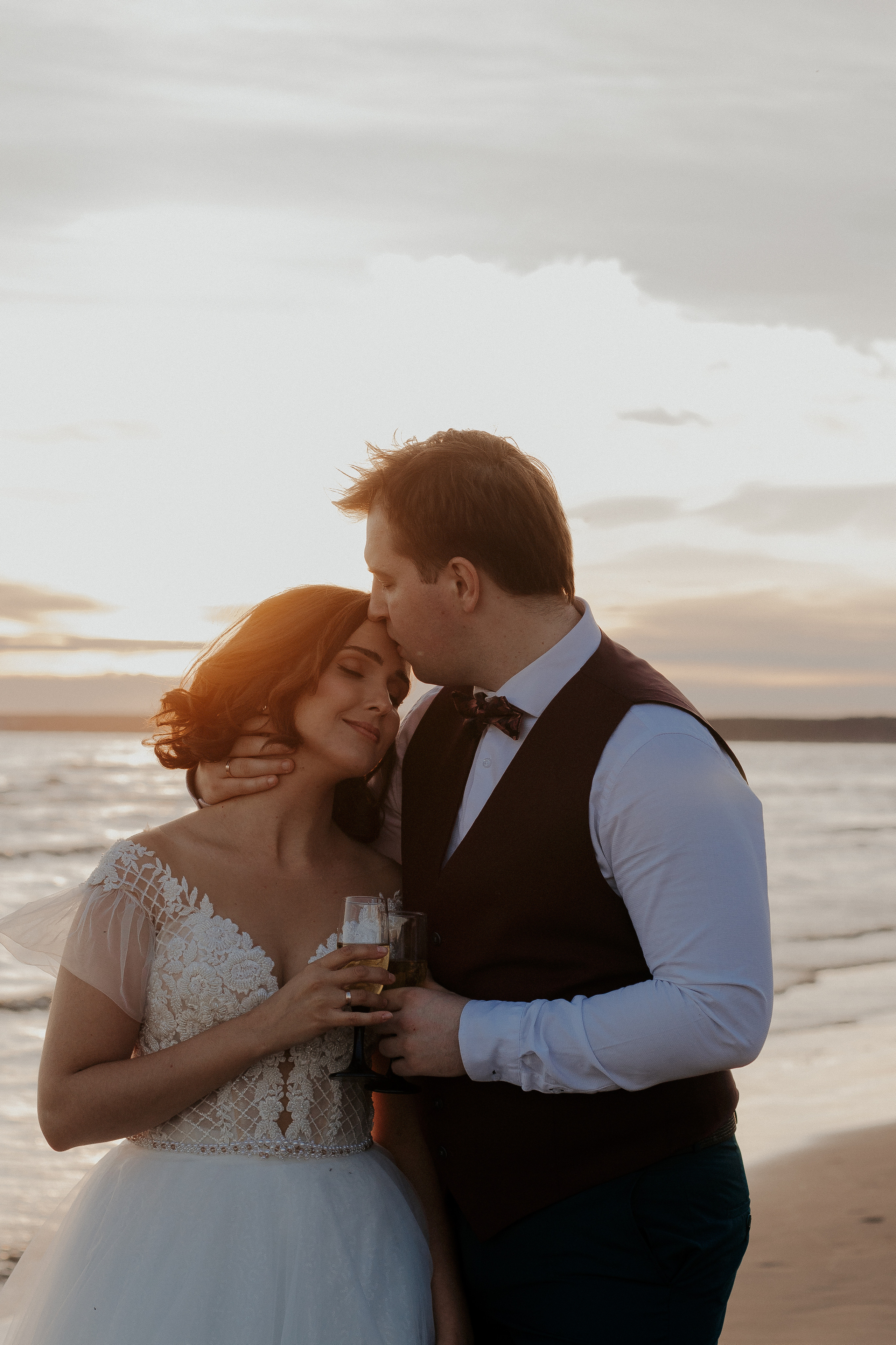 Свадебная фотосессия только для двоих на заливе. Фотограф в Санкт-Петербурге Лиза Семченкова