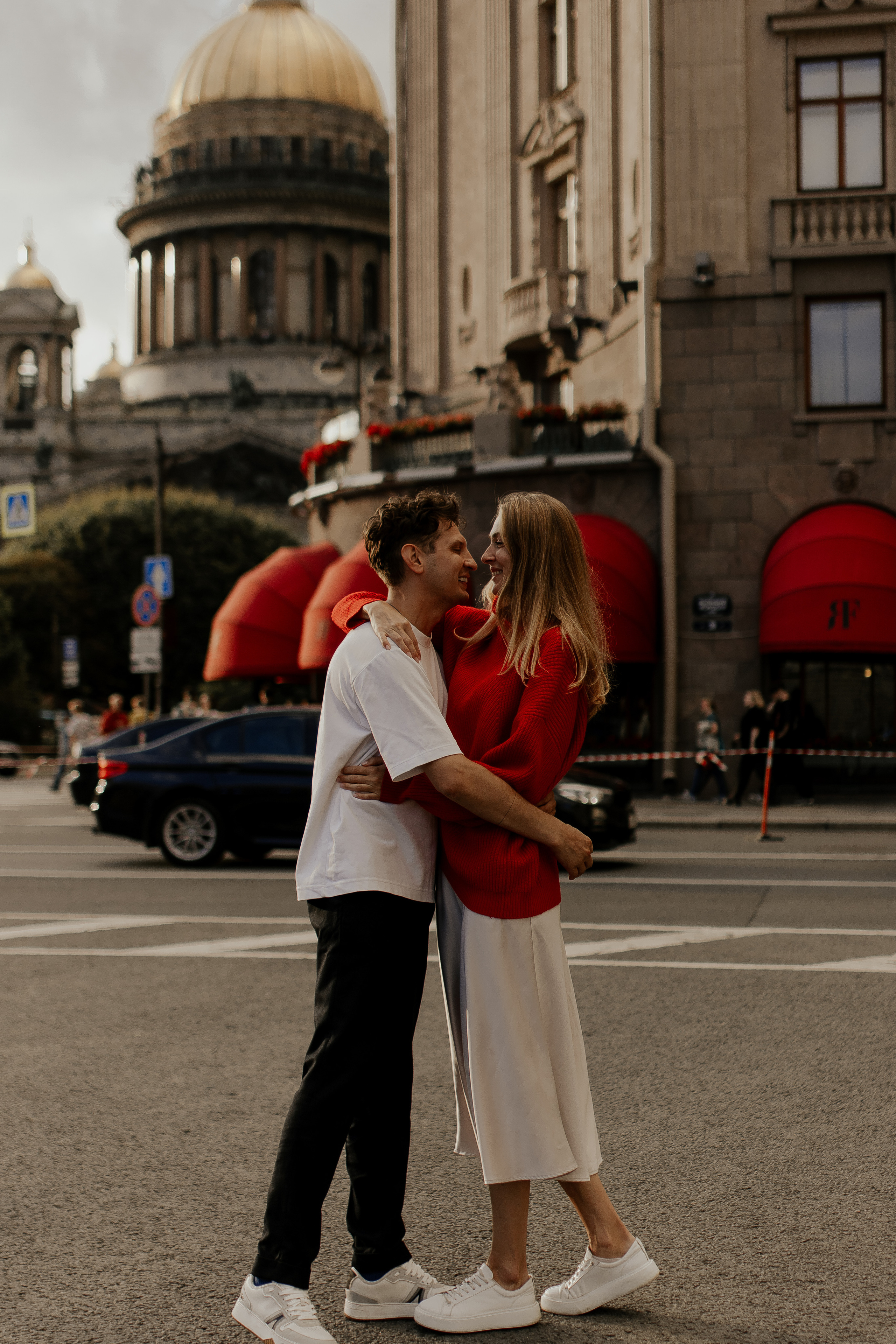 Прогулка влюбленных на кораблике по рекам и каналам. Фотограф в Санкт-Петербурге Лиза Семченкова