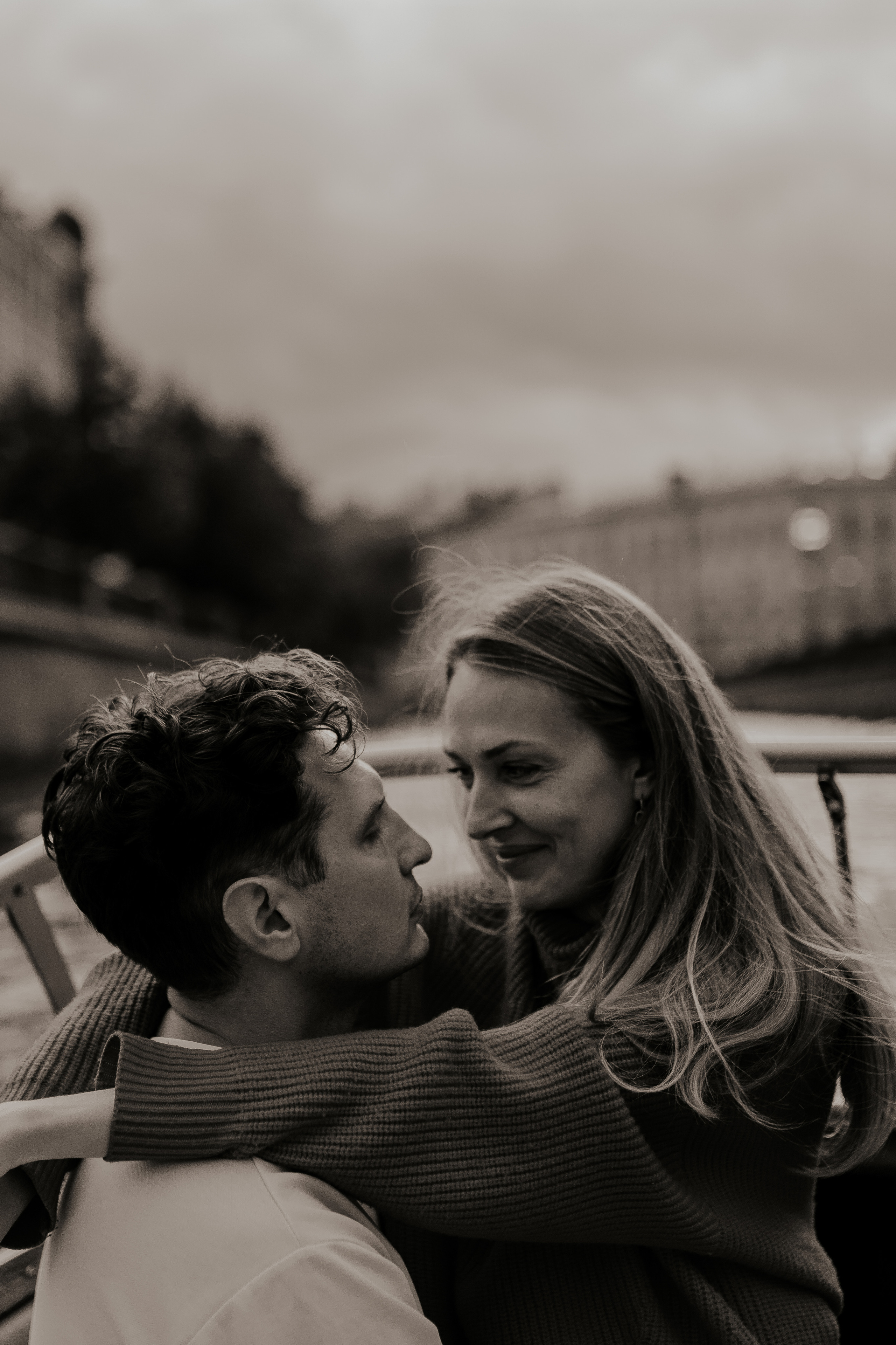 Прогулка влюбленных на кораблике по рекам и каналам. Фотограф в Санкт-Петербурге Лиза Семченкова