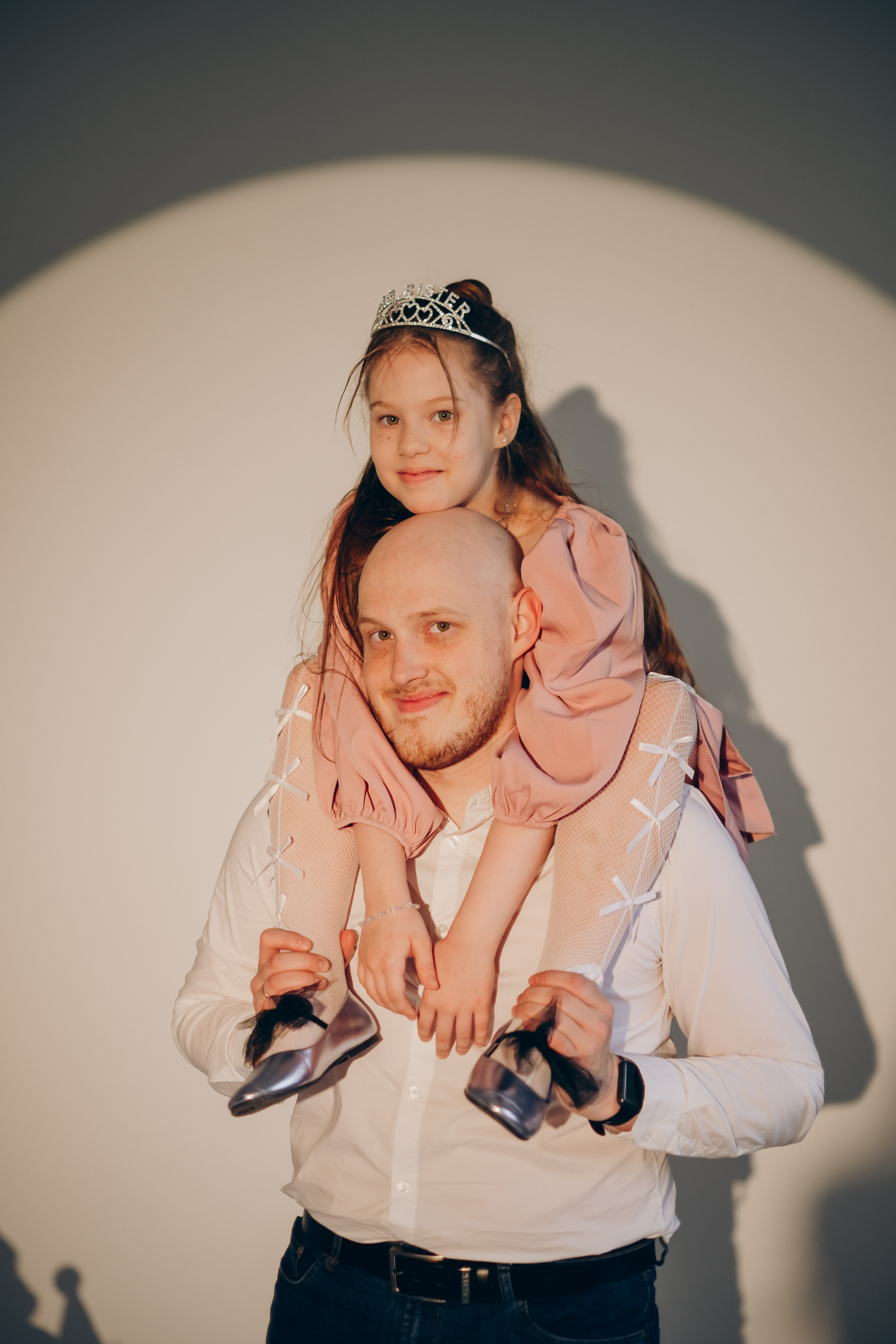 Фотосессия «День рождения» в минималистичной студии. Фотограф Новосибирск Анна Рождественская