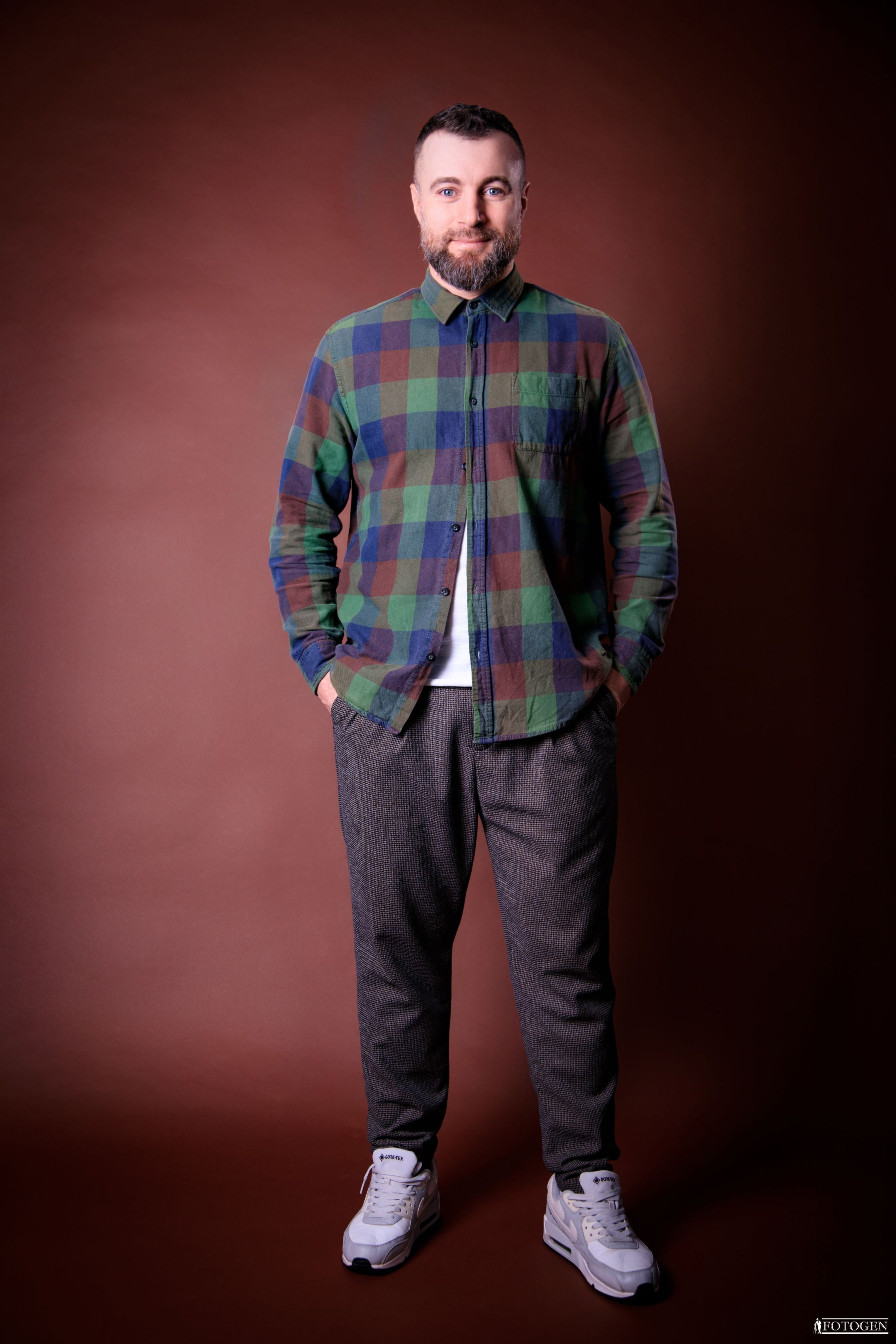 Профессиональная мужская фотосессия в Fotogen: Ваша история в кадре. Интерьерная фотостудия FOTOGEN г. Краснодар