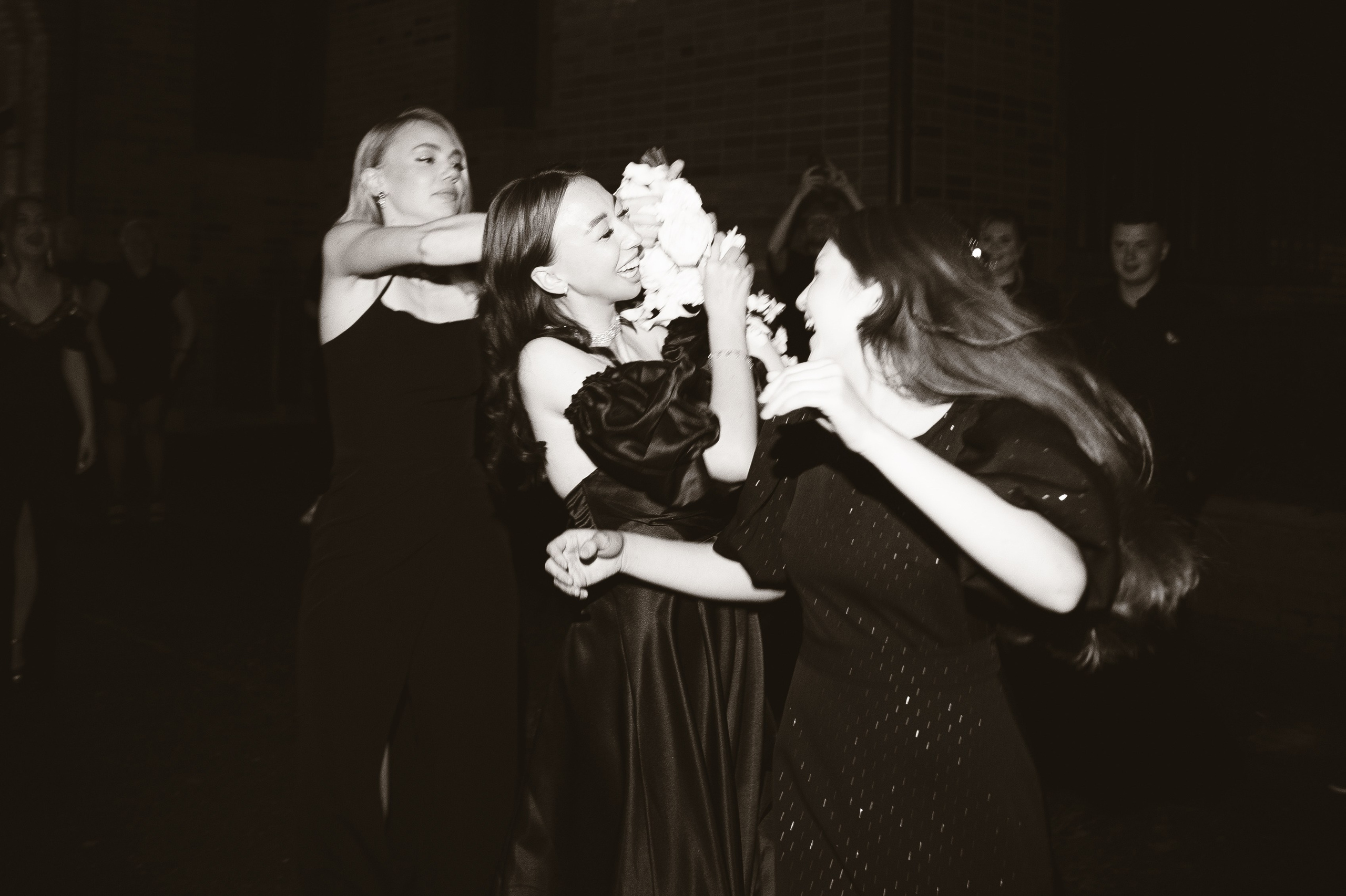 Влюбленные взгляды. Свадебный фотограф Кемерово Томск Новосибирск