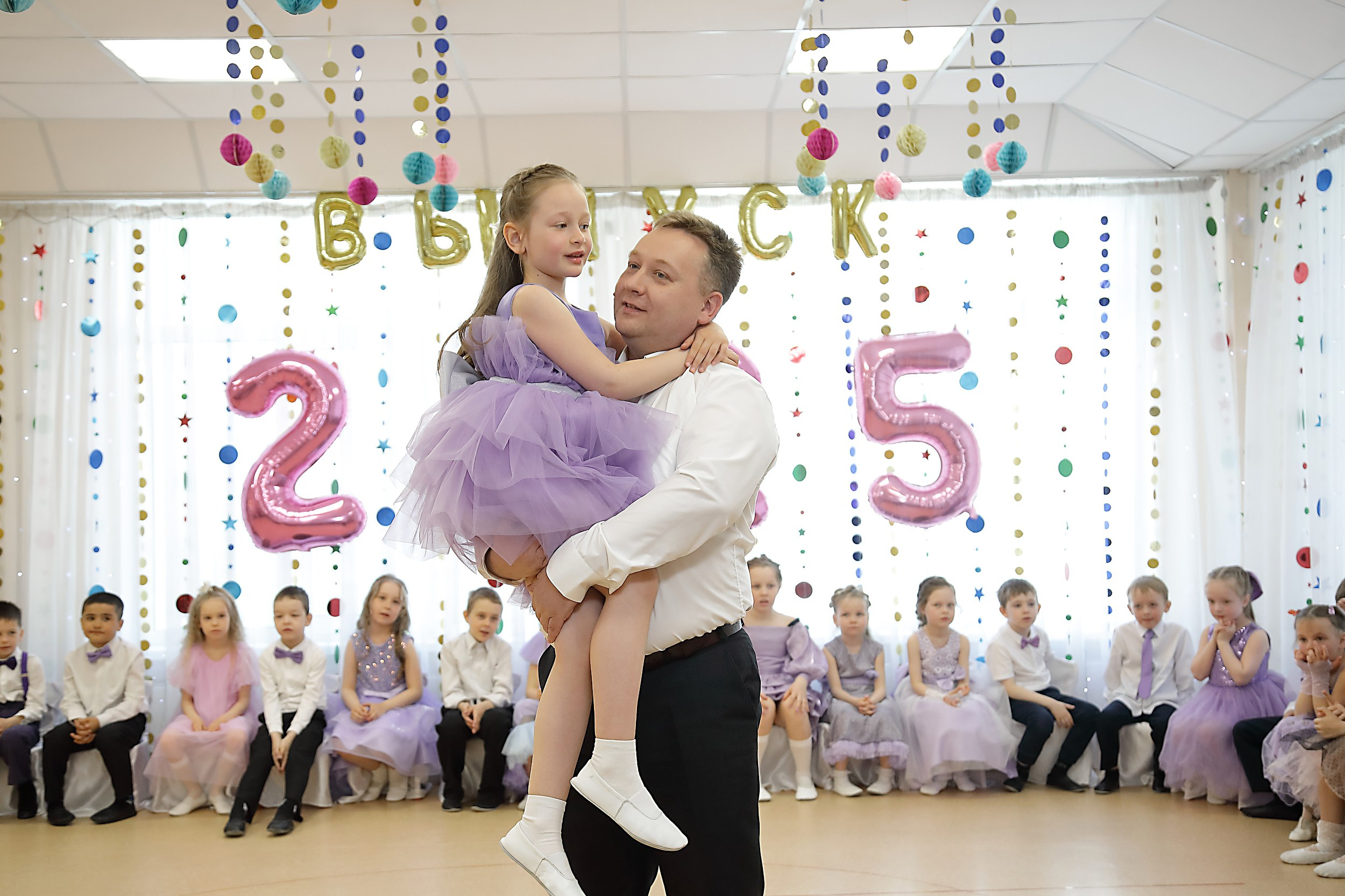Фотосессия выпускного в детском саду. Свадебный и семейный фотограф и видеограф в Екатеринбурге Полянские Тимур и Анастасия