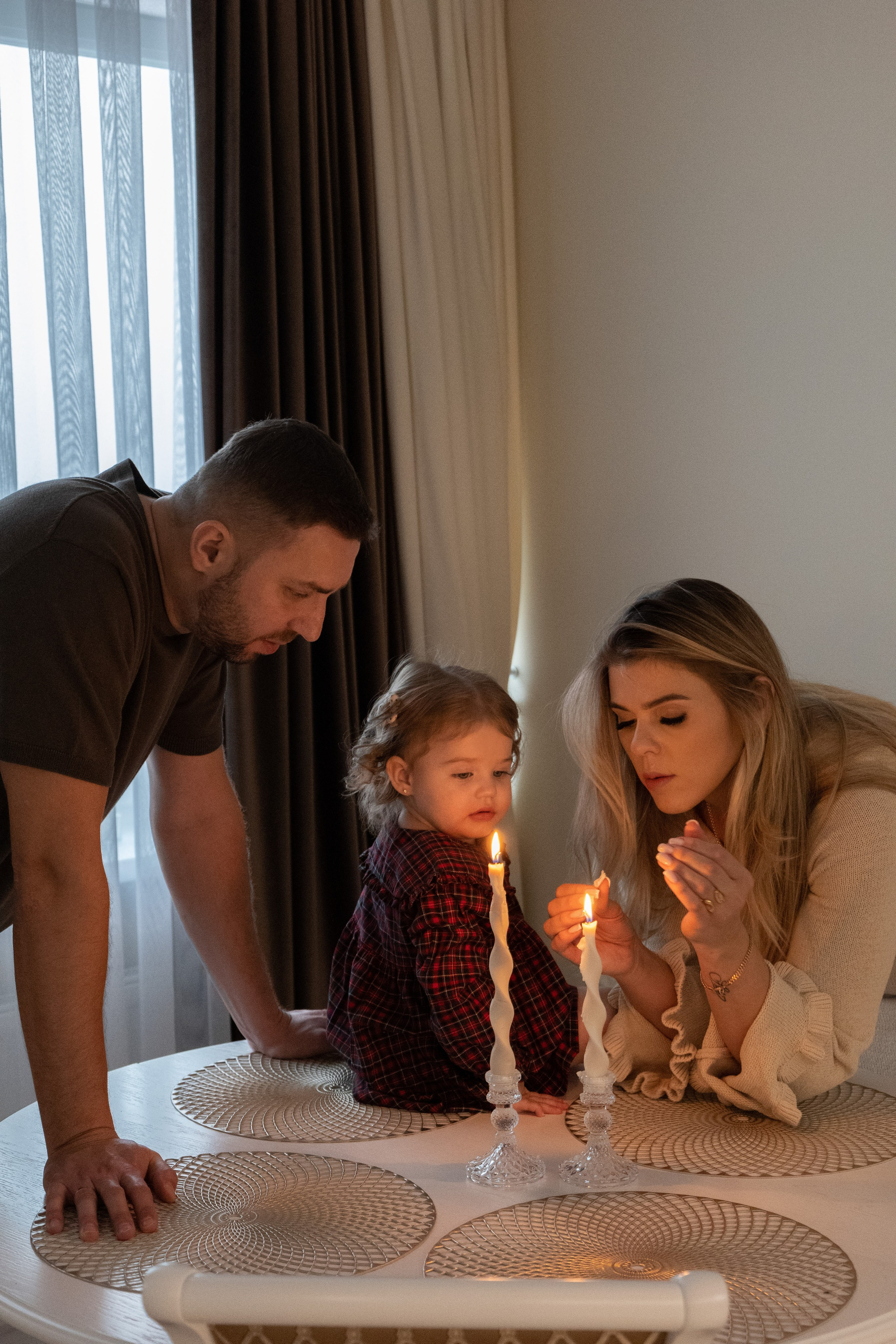 Семейная новогодняя фотосессия дома. Фотограф видеограф Ольга Василевская