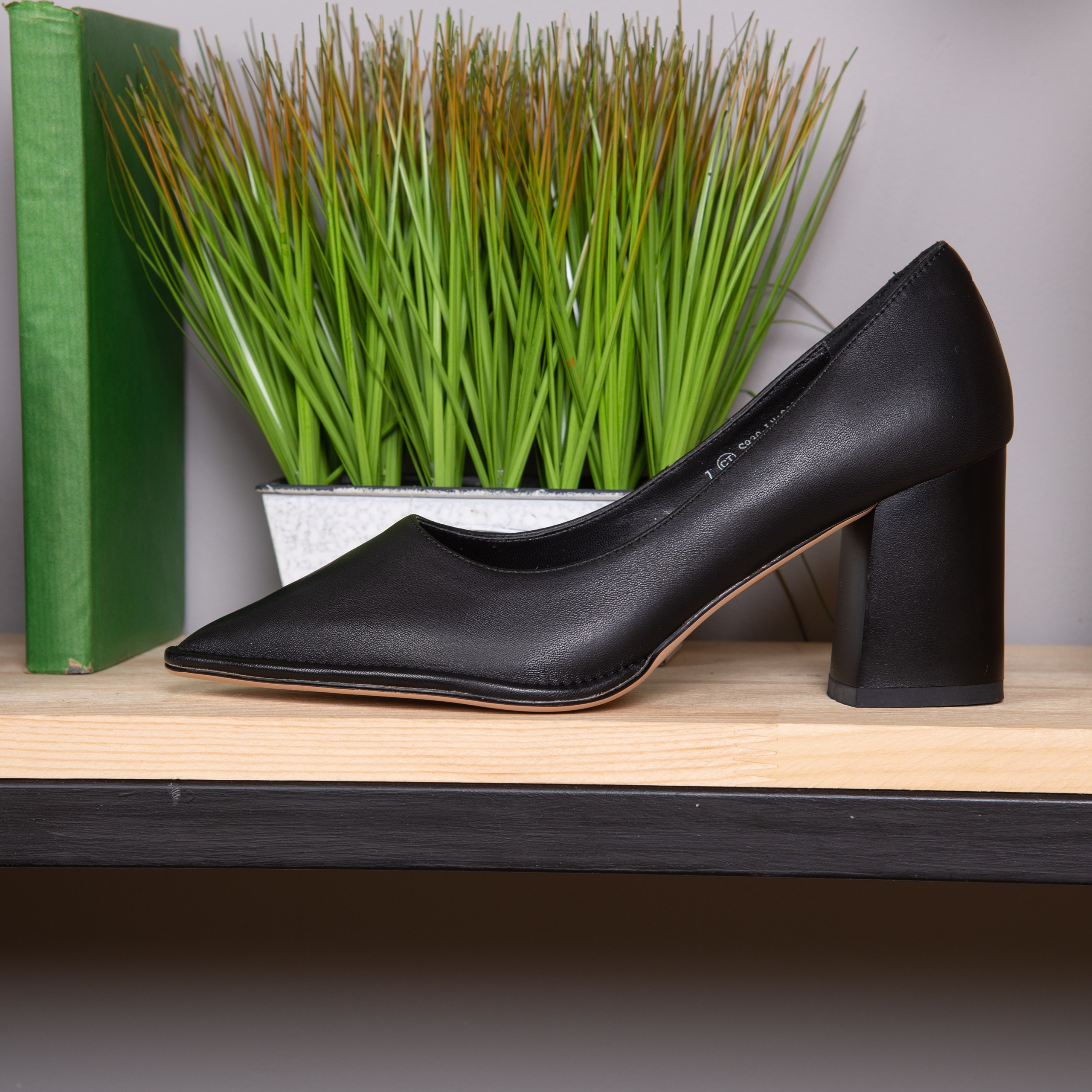 Обувь без модели. Фотограф Юлия Зимина