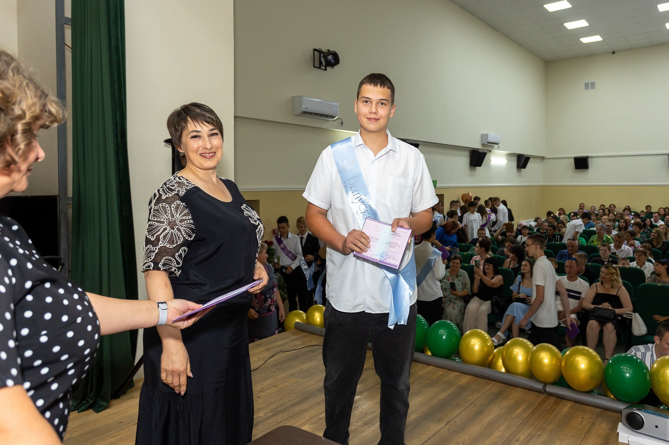 Вручение аттестата и выпускной вечер. Выпускные альбомы Майкоп, Краснодар Елена Золотарева