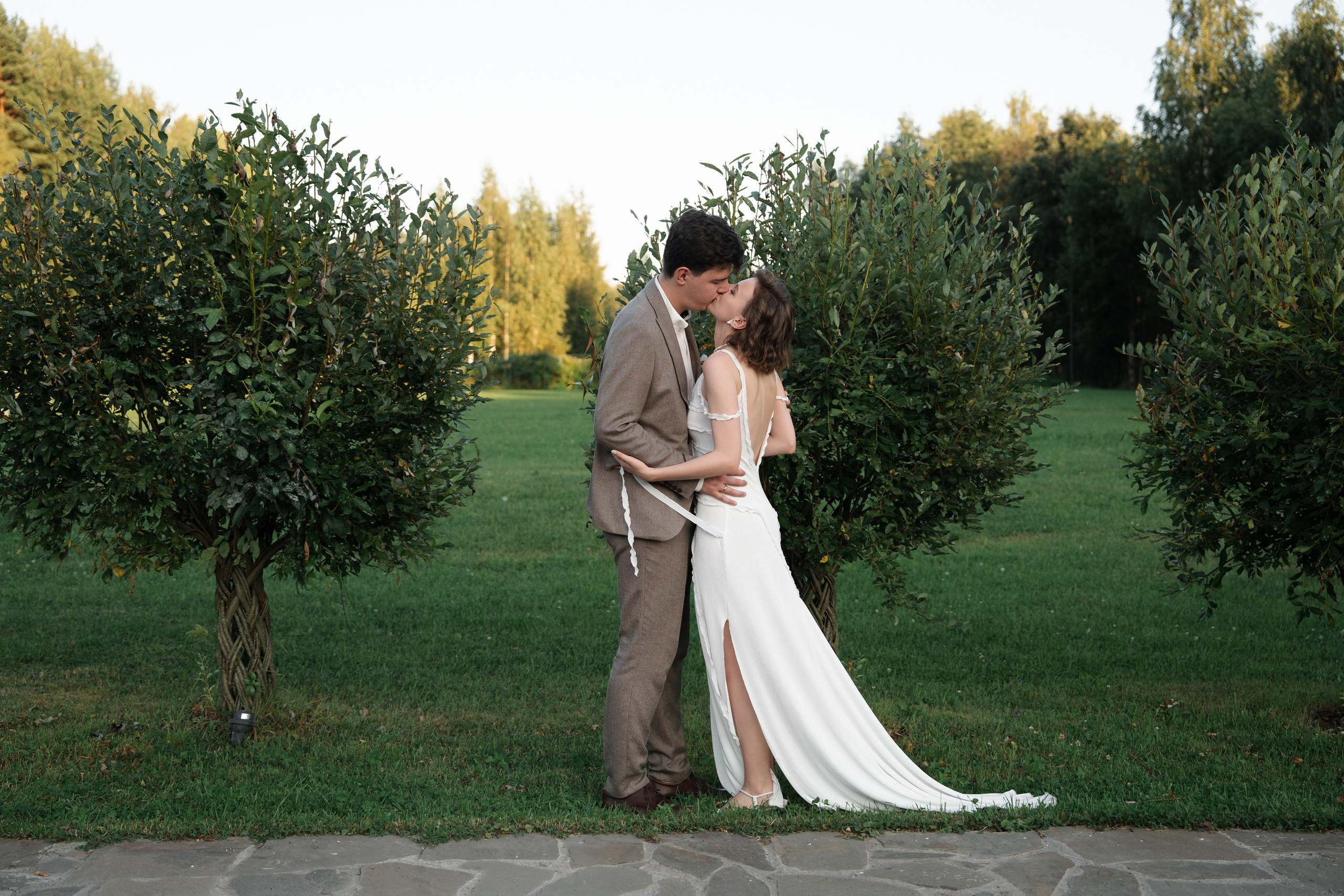 Арина & Иван. Камерная свадьба на природе в стиле в расслабленном стиле. Свадебный фотограф организатор в Санкт-Петербурге Ассоль Опарина