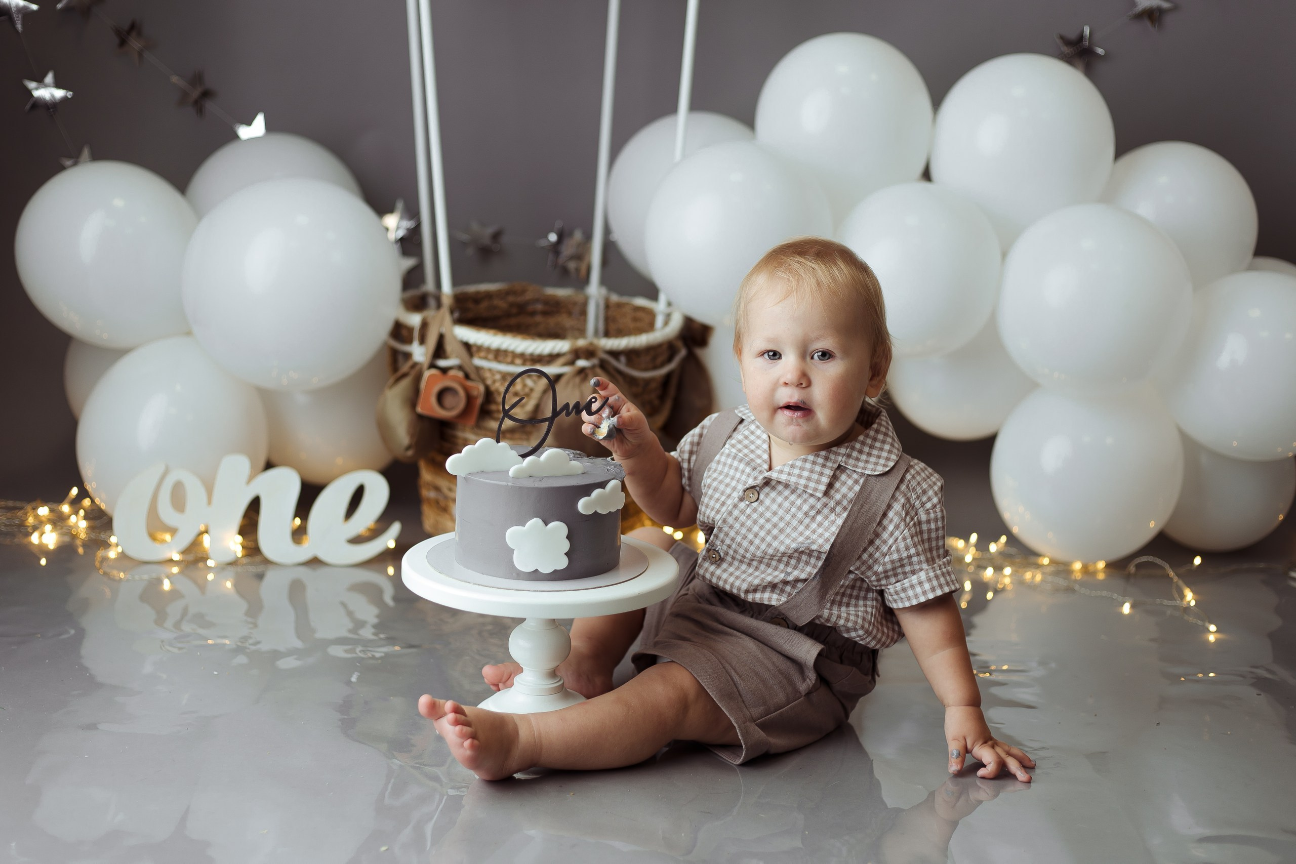 Праздничное оформление. Фотограф беременности, новорожденных Москва. годики под ключ