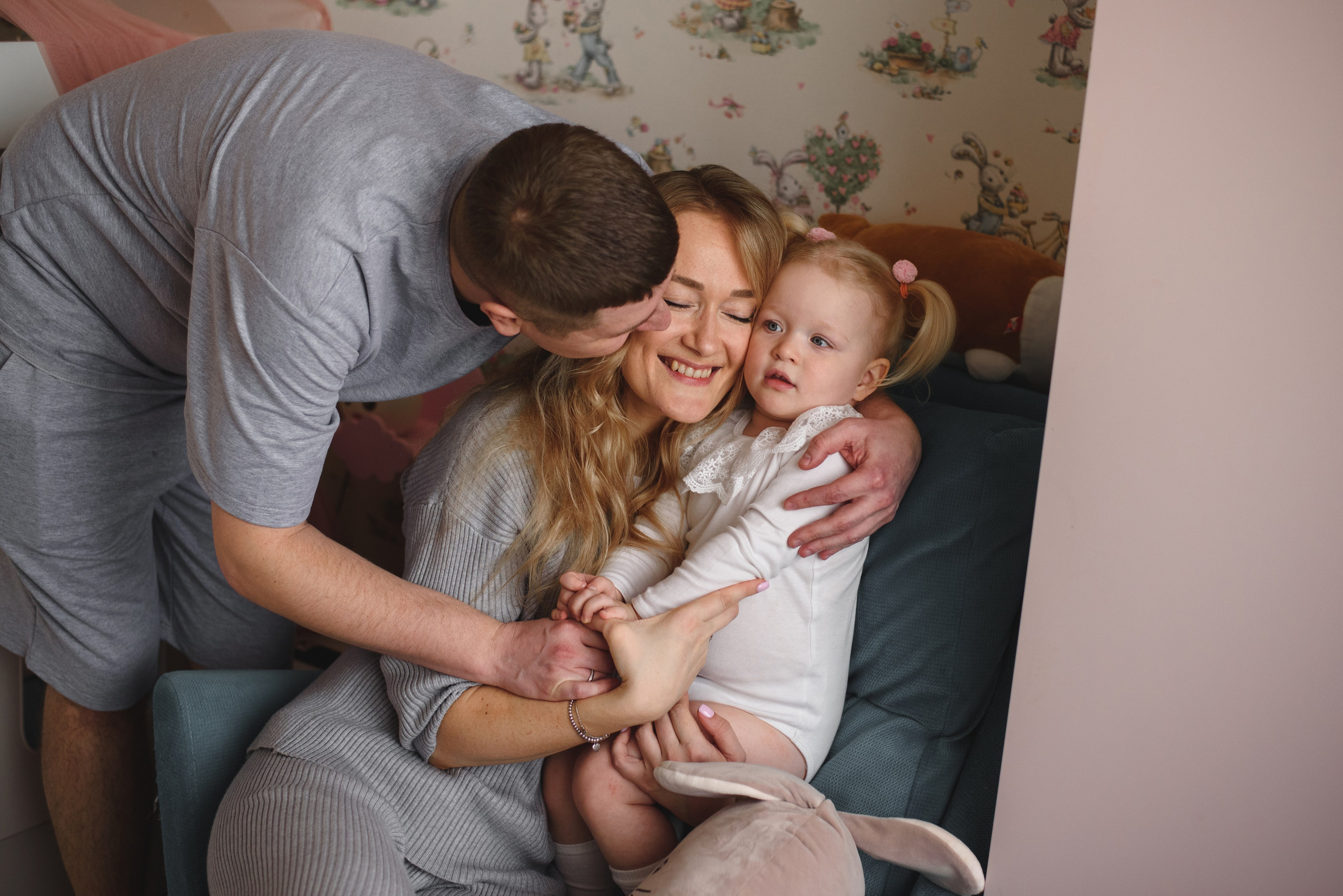 Home photo shoots in Montenegro. Photographer of newborns and children up to a year in Montenegro