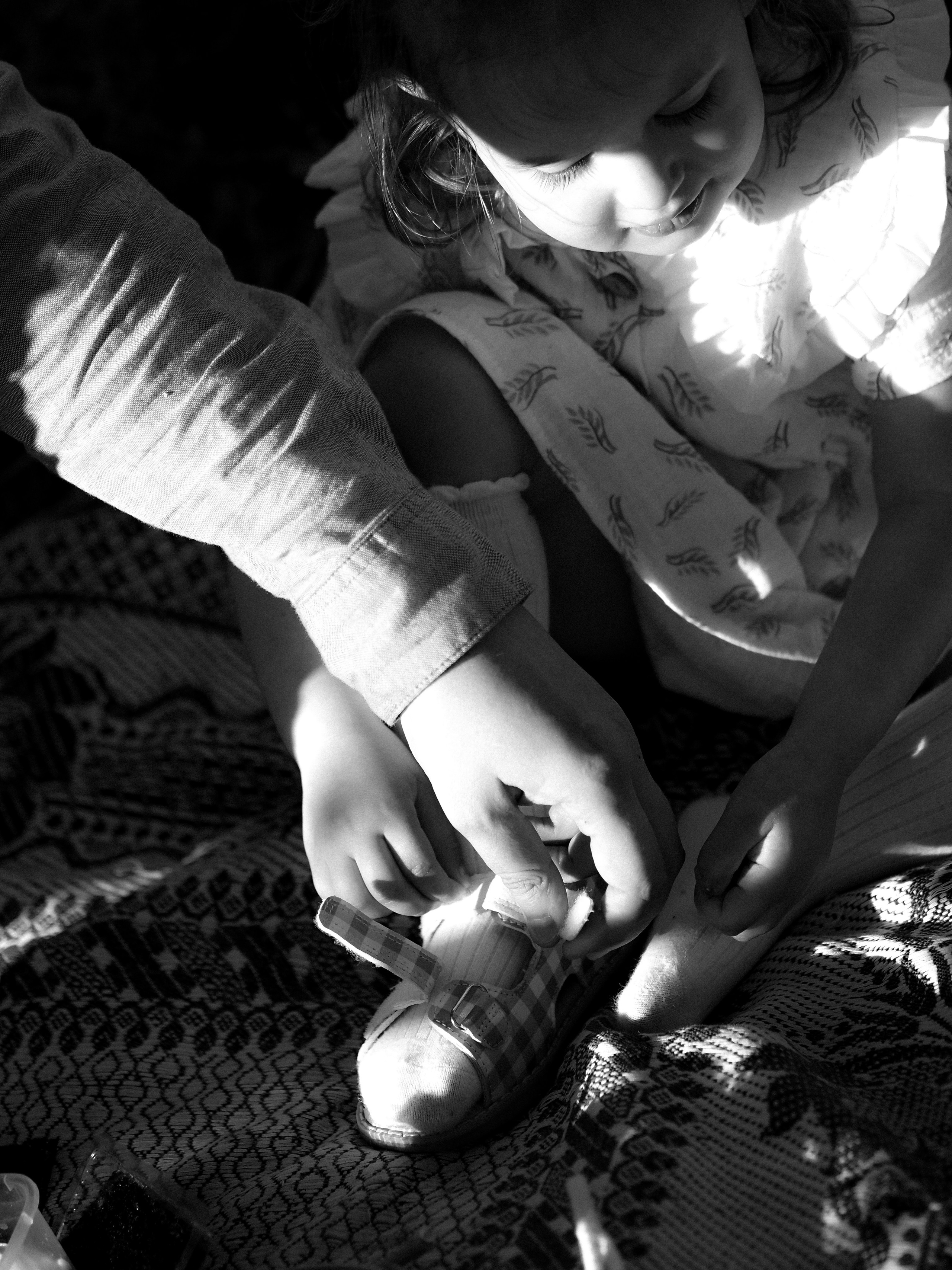 Гоняться по полю на тачке с мамой и папой. Обижаться. Смеяться. Фотограф Рязань. Семейный Свадебный фотограф