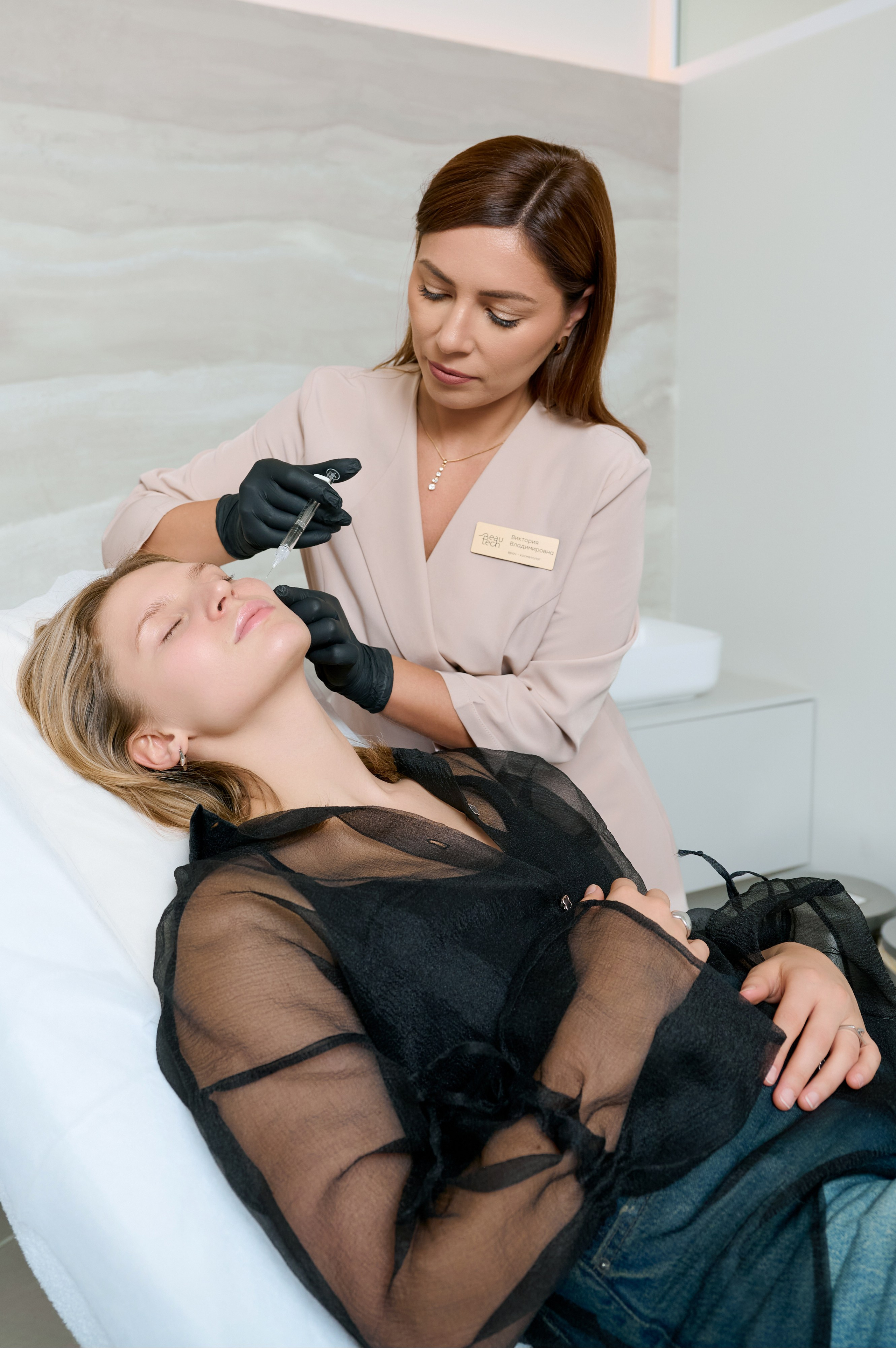 Рекламная фотография для салона косметологии, сделанная в студии Екатеринбурга