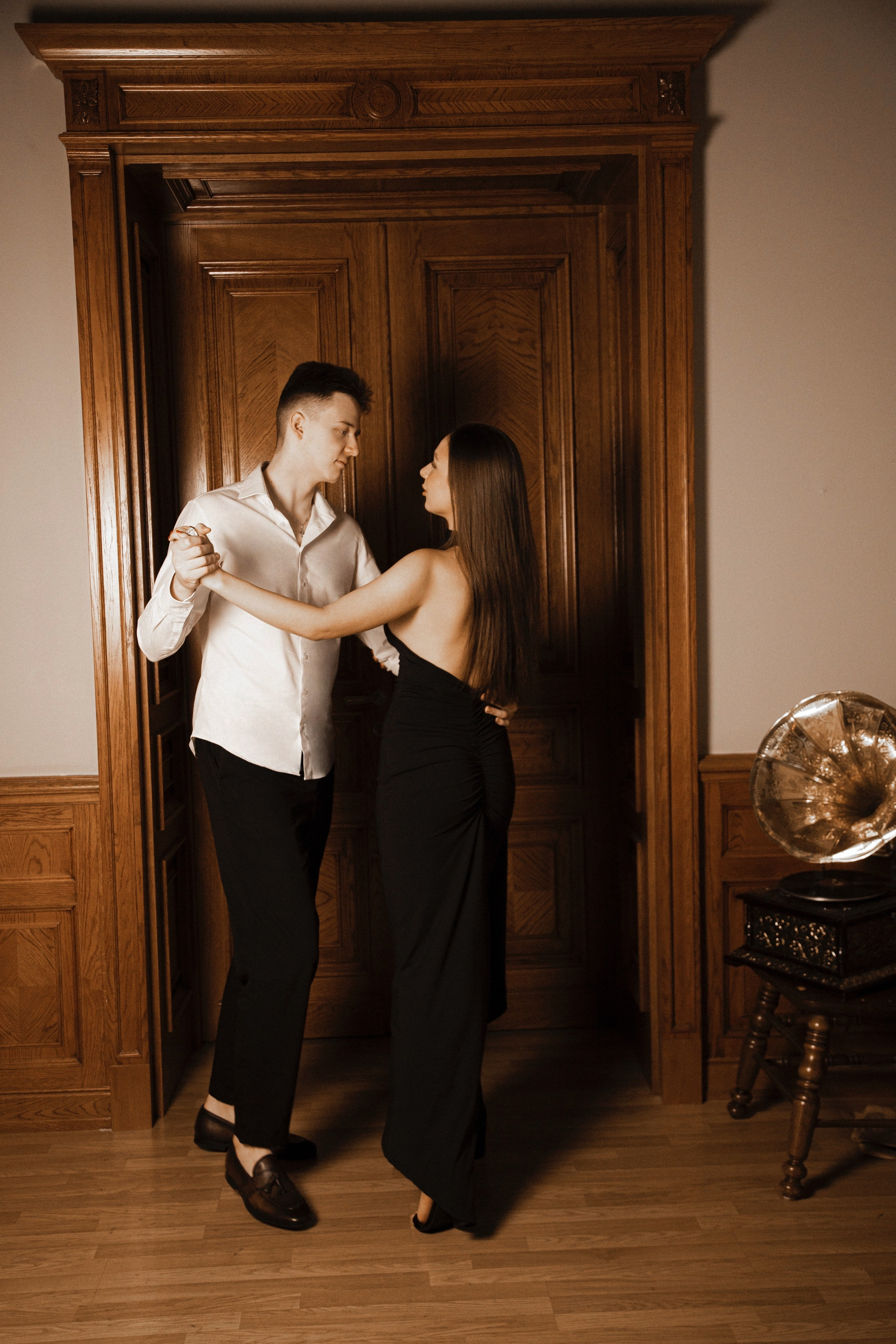 Лавстори: каминный зал