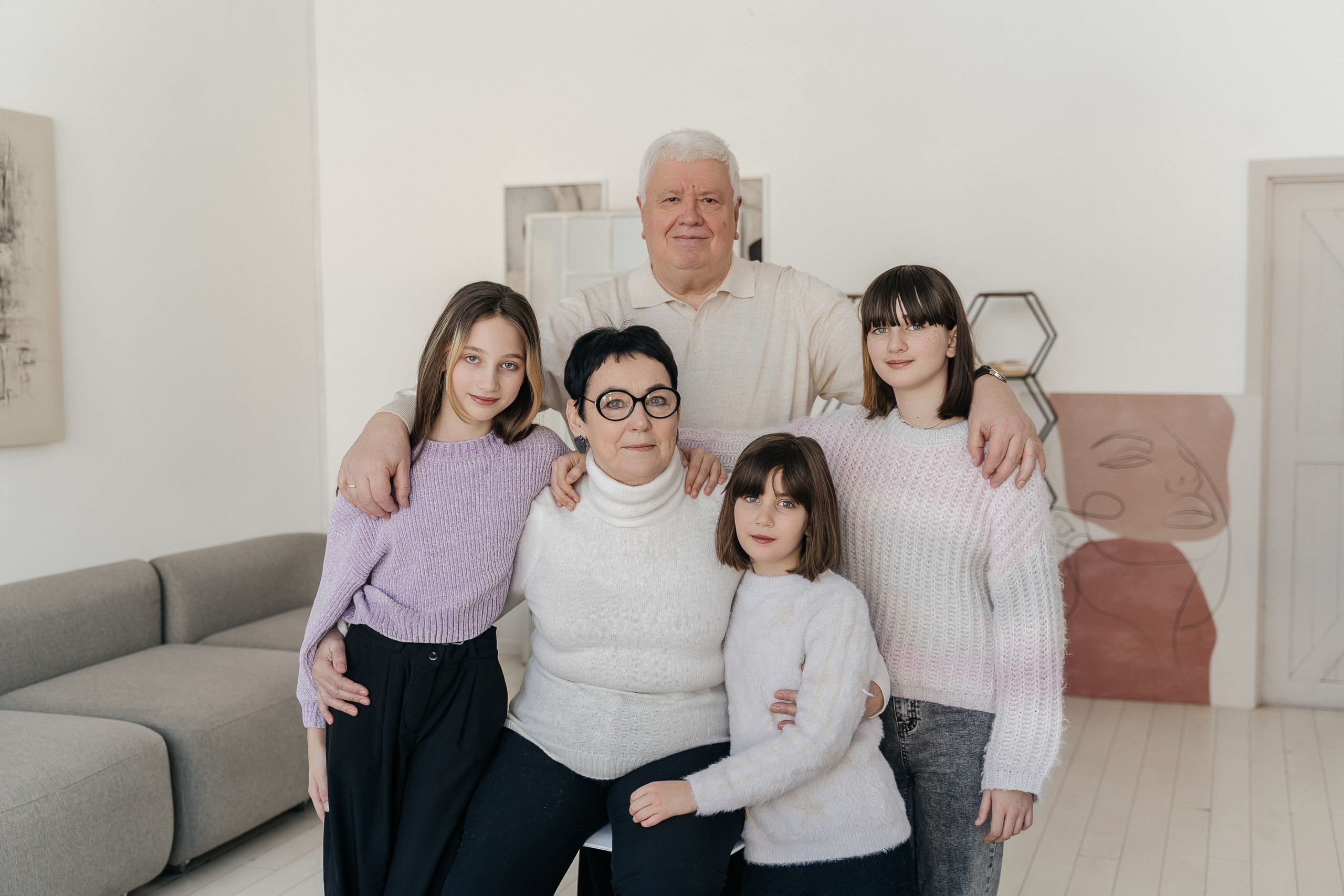 Фотосессия большой семьи в фотостудии. Свадебный фотограф в Дмитрове