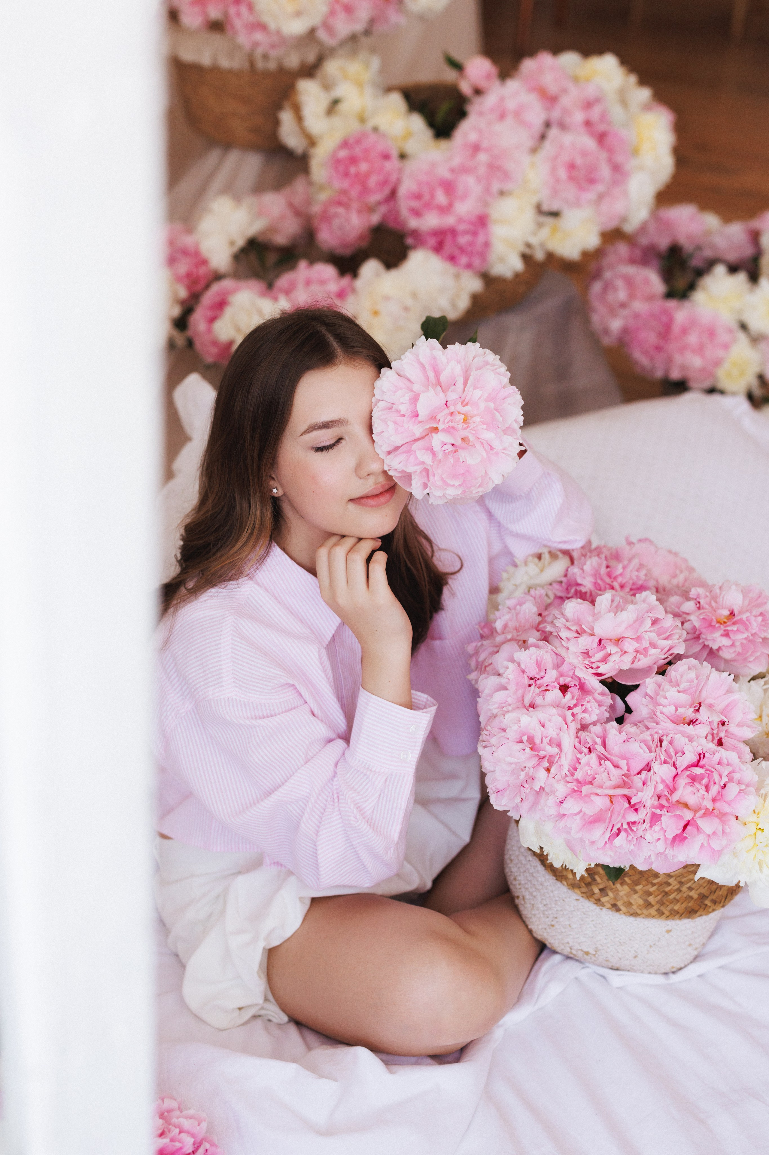 Фотосессия с живыми Пионами в фотостудии «Space JOBS». Семейный и детский фотограф в Краснодаре Анна Трашкова