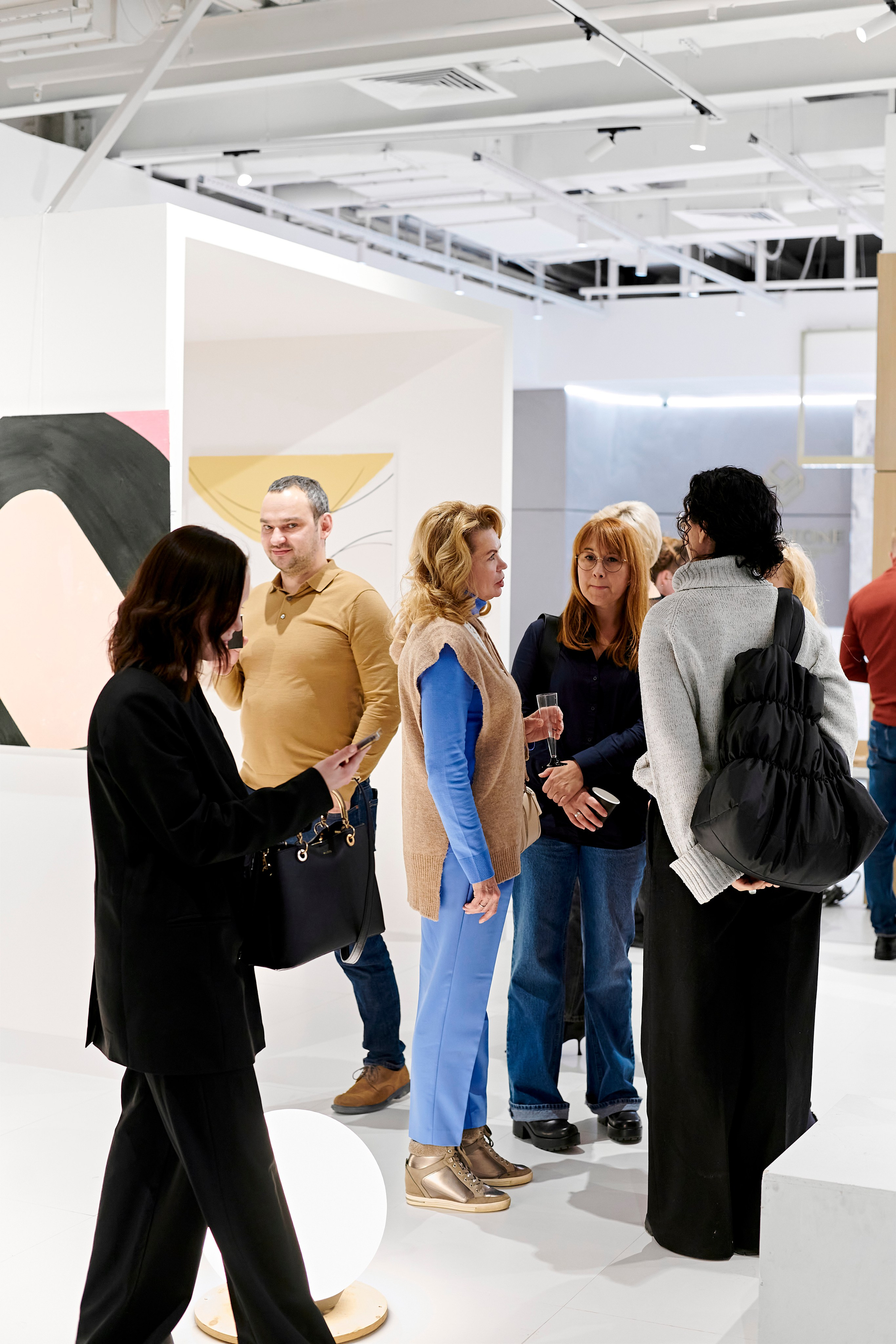 The Holst. Выставка Юлии Остапенко. Фотограф Постольник Дарья