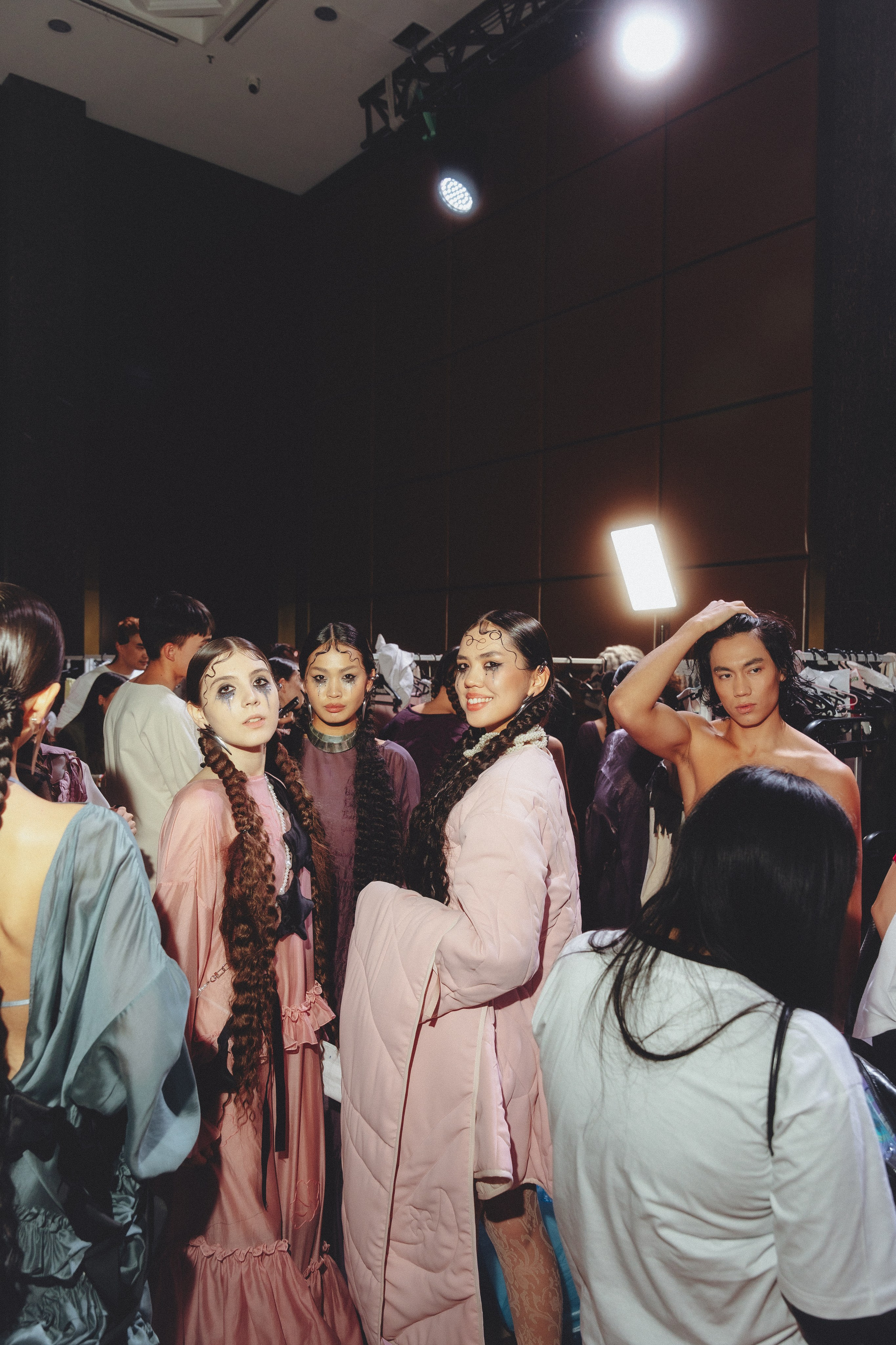 VISA FASHION WEEK ALMATY SS26 / BACKSTAGE ZONE