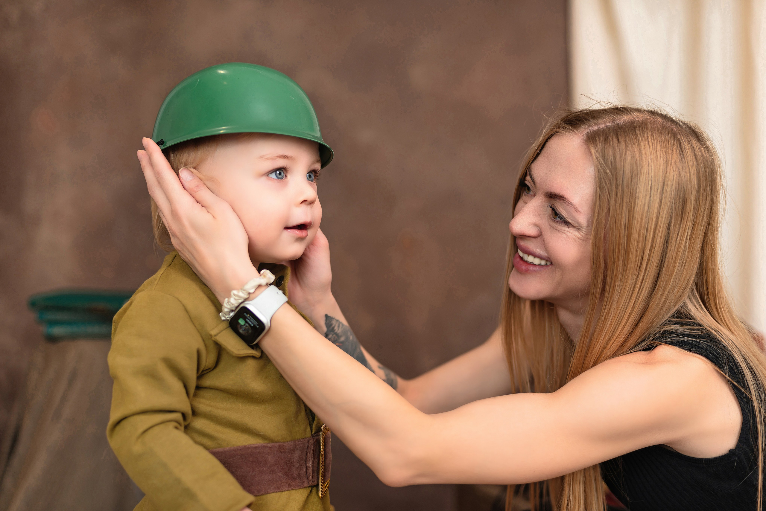 Детскаяфотосессия для детей к 9 мая в Иркутске в костюмах в военной форме
