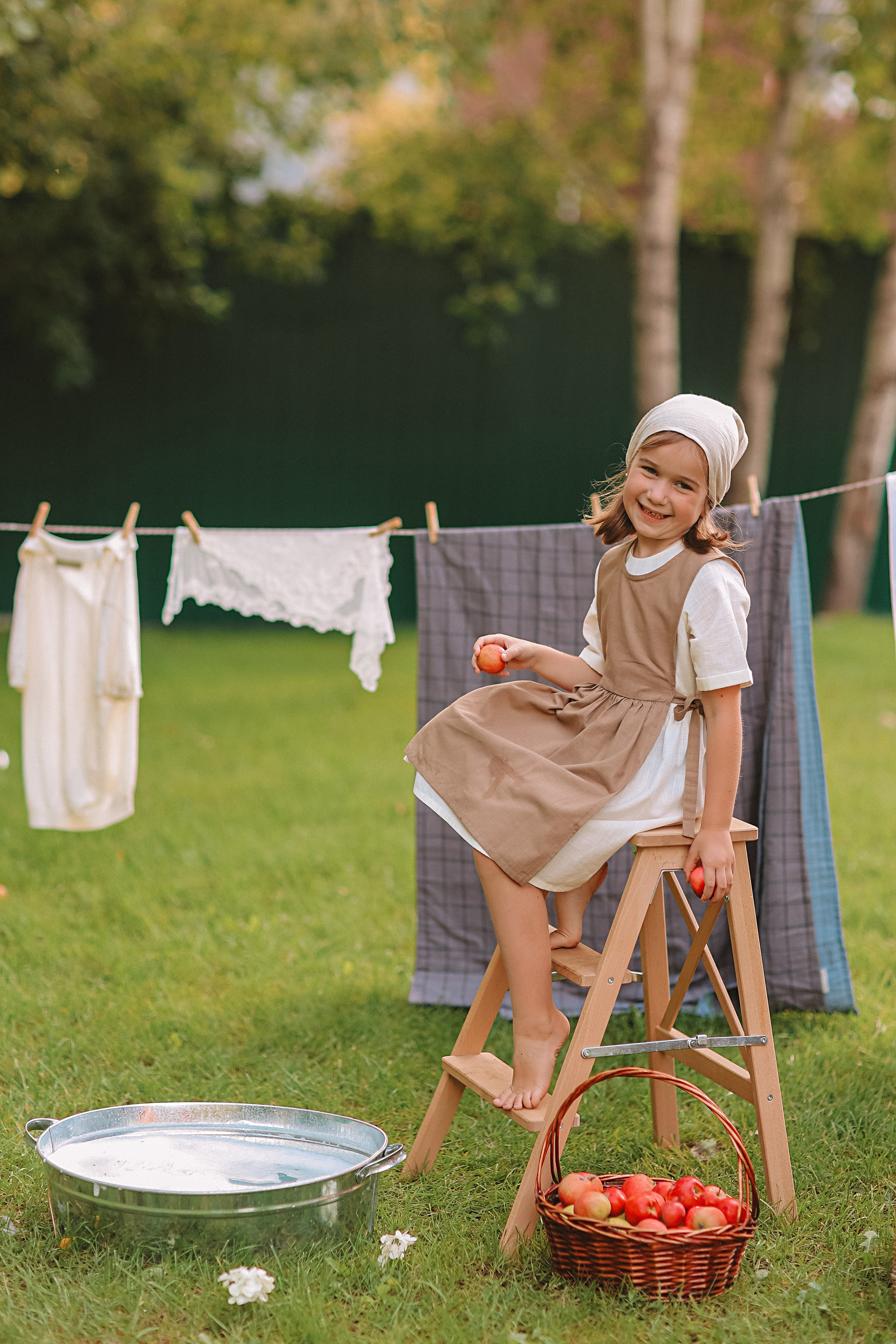 Стирка у дома. Семейный фотограф Тюмень, фотограф на роды Салмина Мария