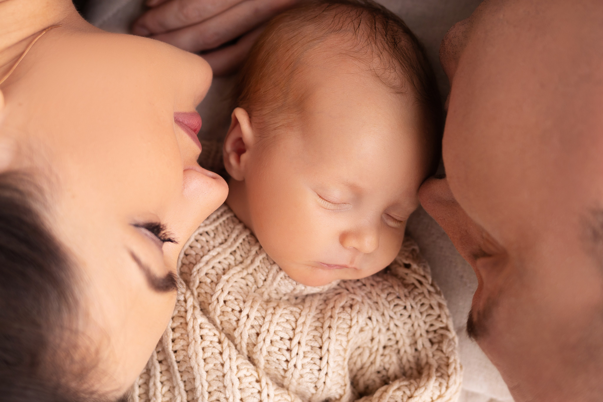 Newborn съемка в стиле Лайф. Фотограф новорожденных малышей в Омске и Омской области Эльвира Камаева