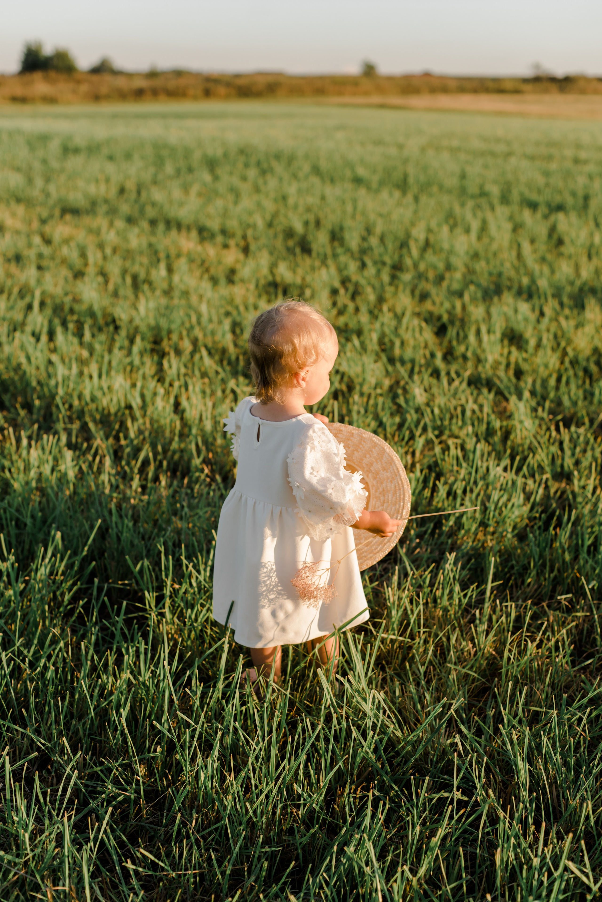 Семья в поле. Свадебный и семейный фотограф Евгения Кононова