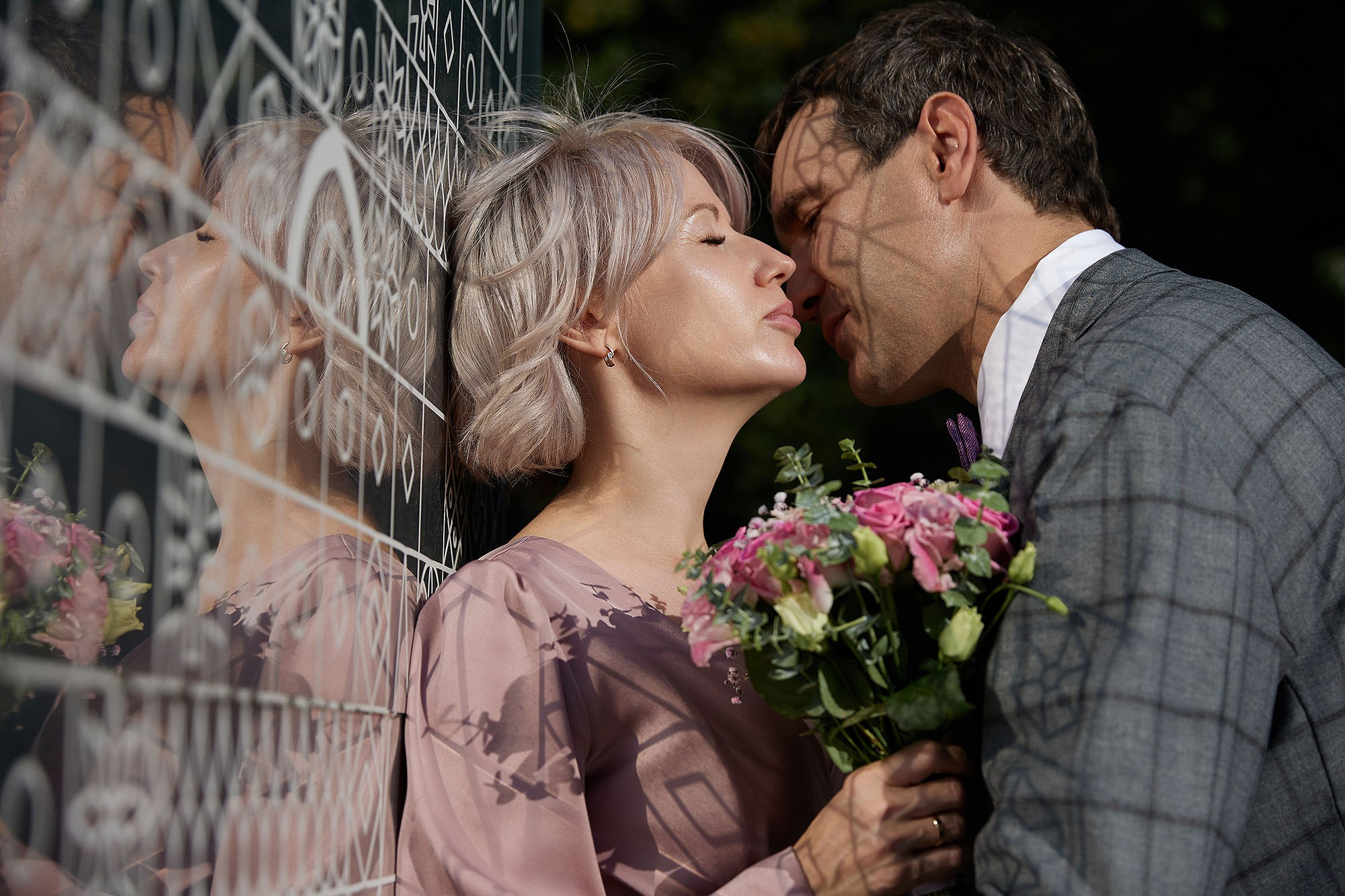 Прогулка, фотосессия жениха и невесты. Свадебная съемка. Фотограф в Москве Валерий Боцман