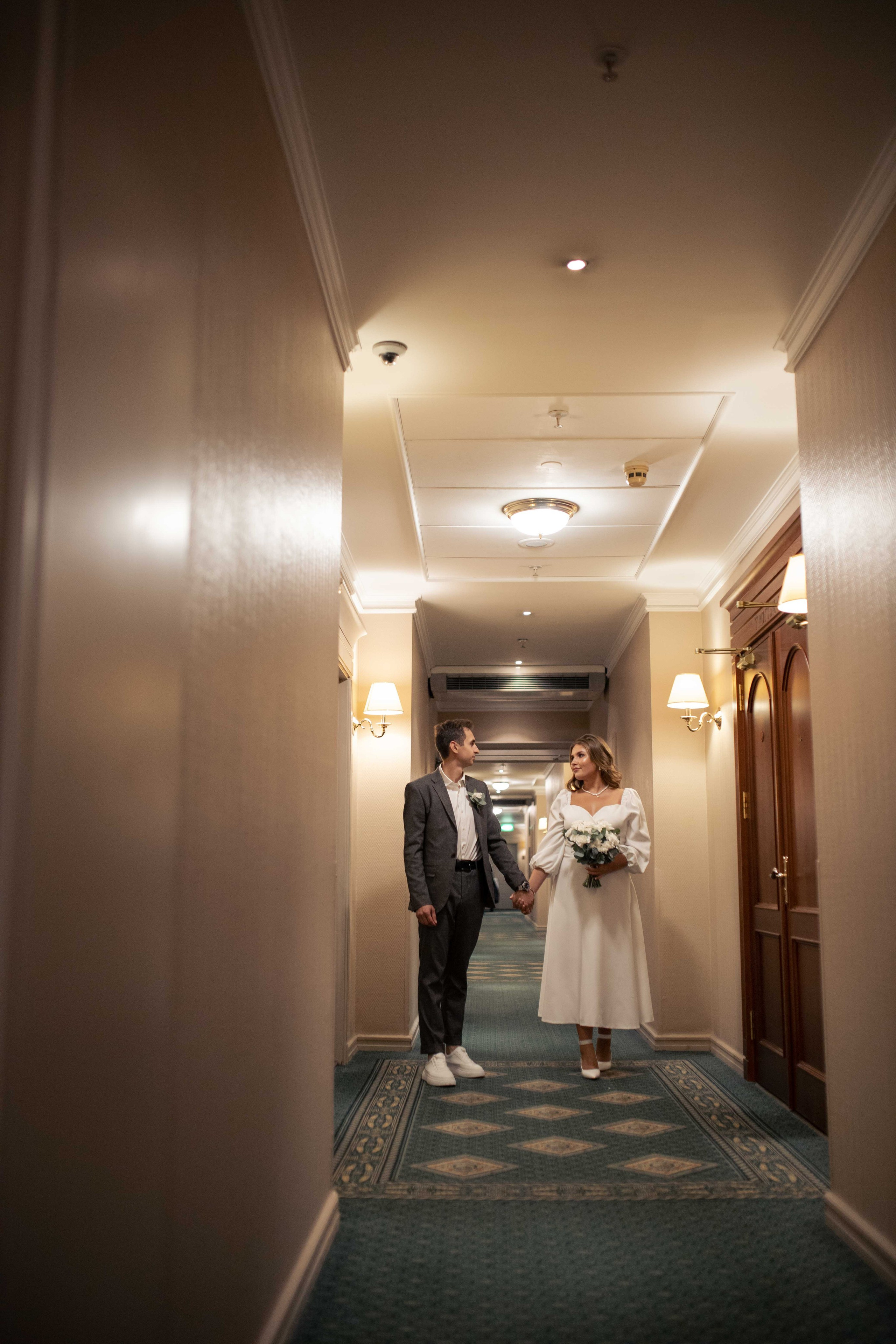 Свадебная фотосессия в Москве в отеле. Фотограф Валерия Горбунова Подольск Бутово Видное Щербинка