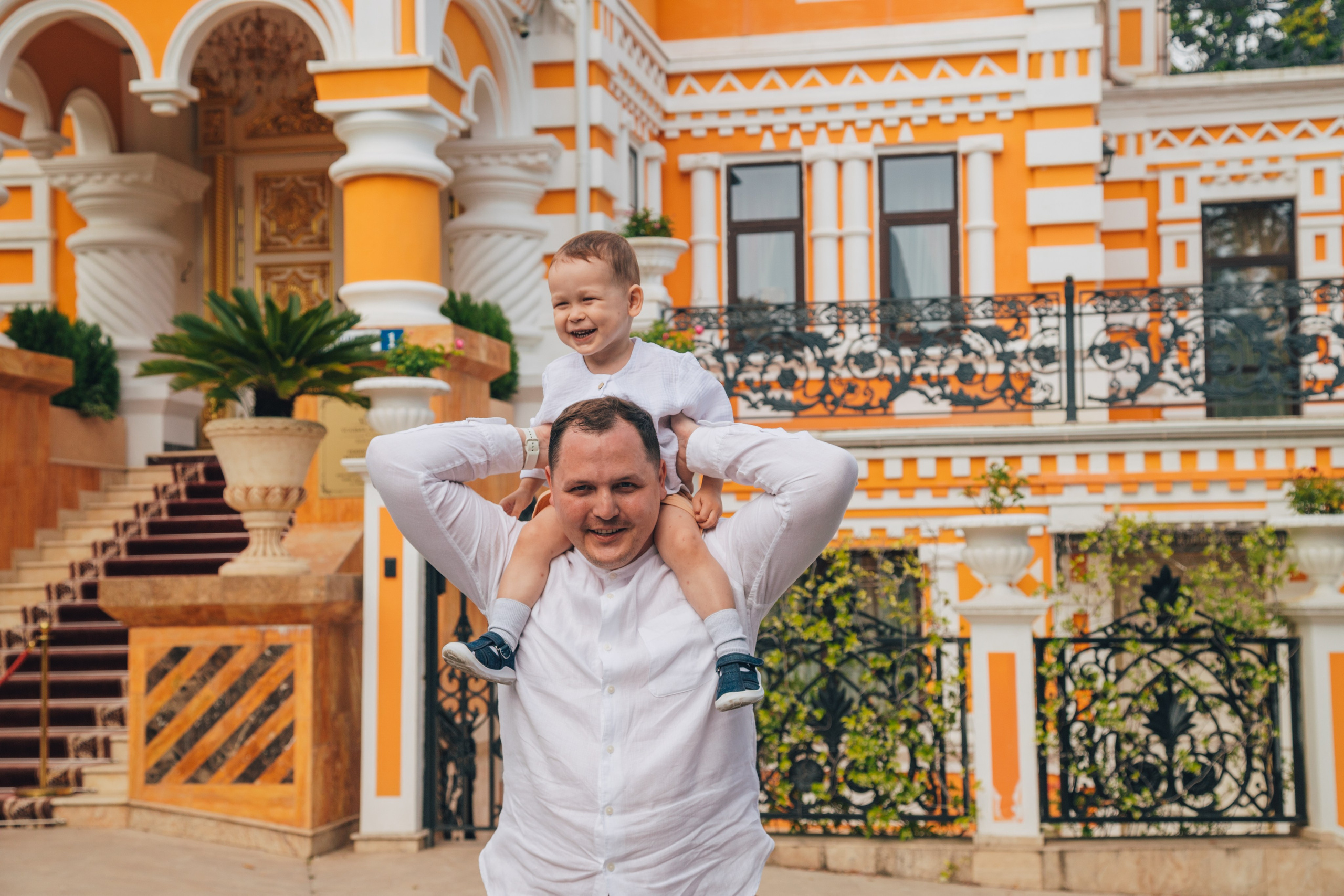 Дима, Ляйсан и Миша на Ривьере (Май 2025 г.). Фотограф Сочи, Адлер, Красная Поляна — Вероника Радченко