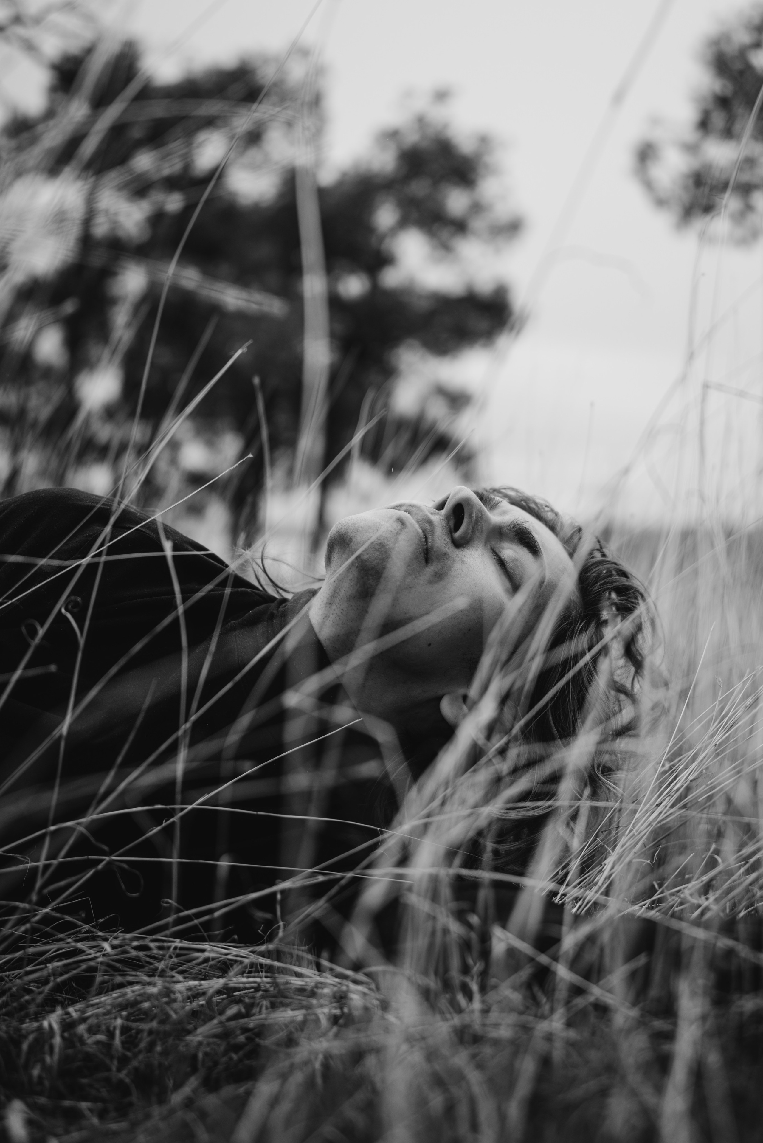 Мужская портретная фотосессия на природе. Портретный и свадебный фотограф в Тбилиси • xeniqo